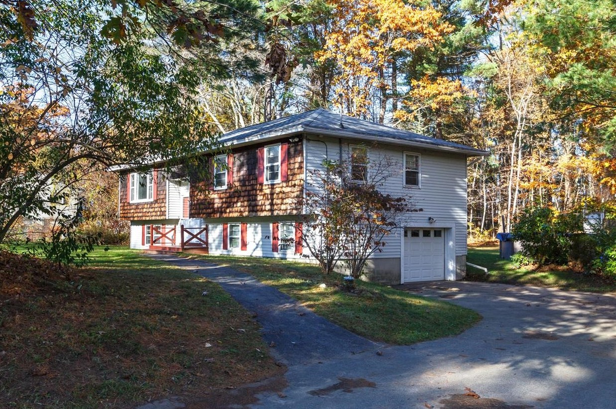 15 Currier Dr, Londonderry, NH 03053