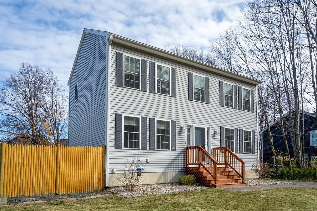 12 State St, Rochester, NH 03867-4423