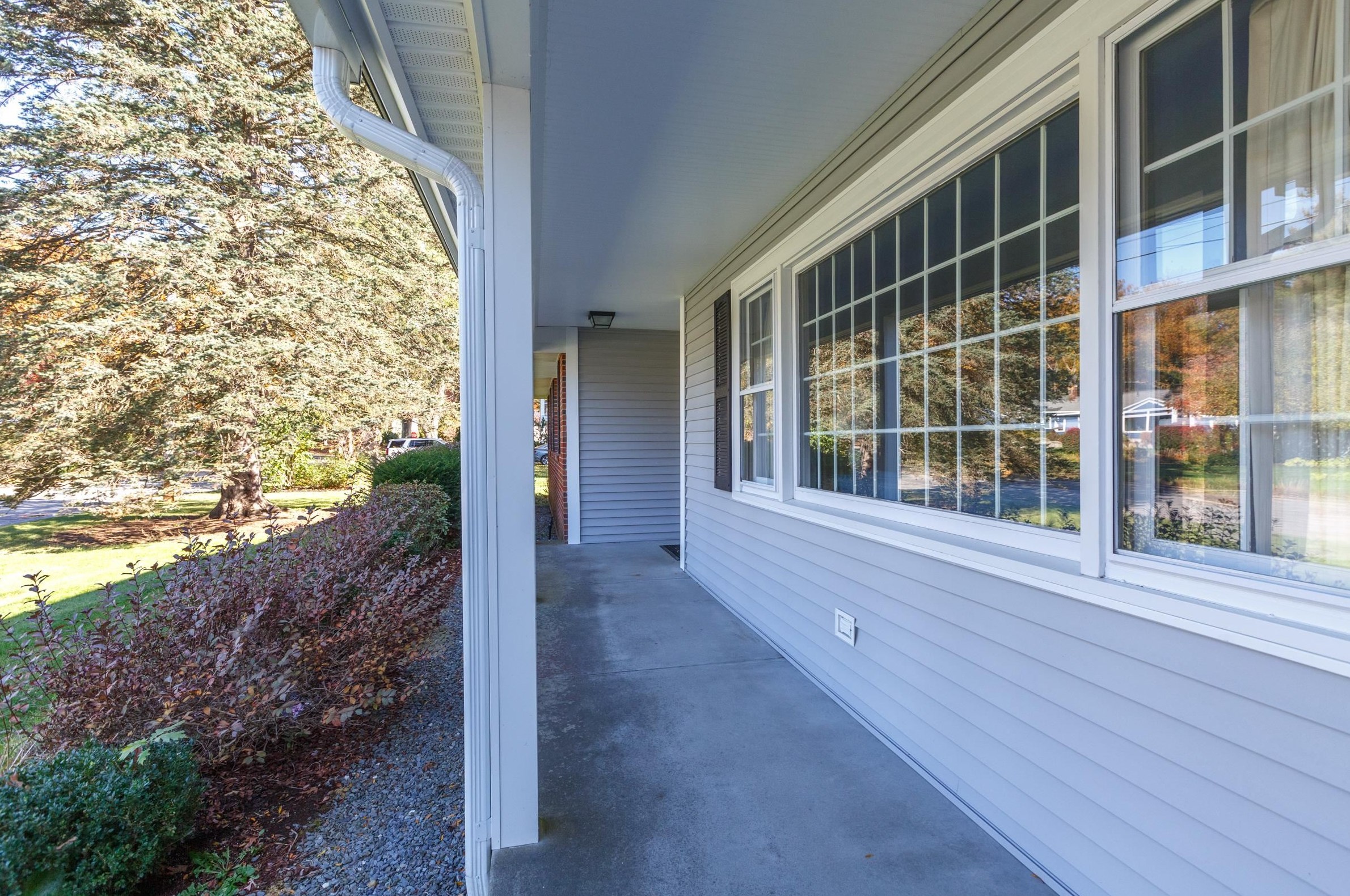 201 Crestview Rd, Manchester, NH 03104