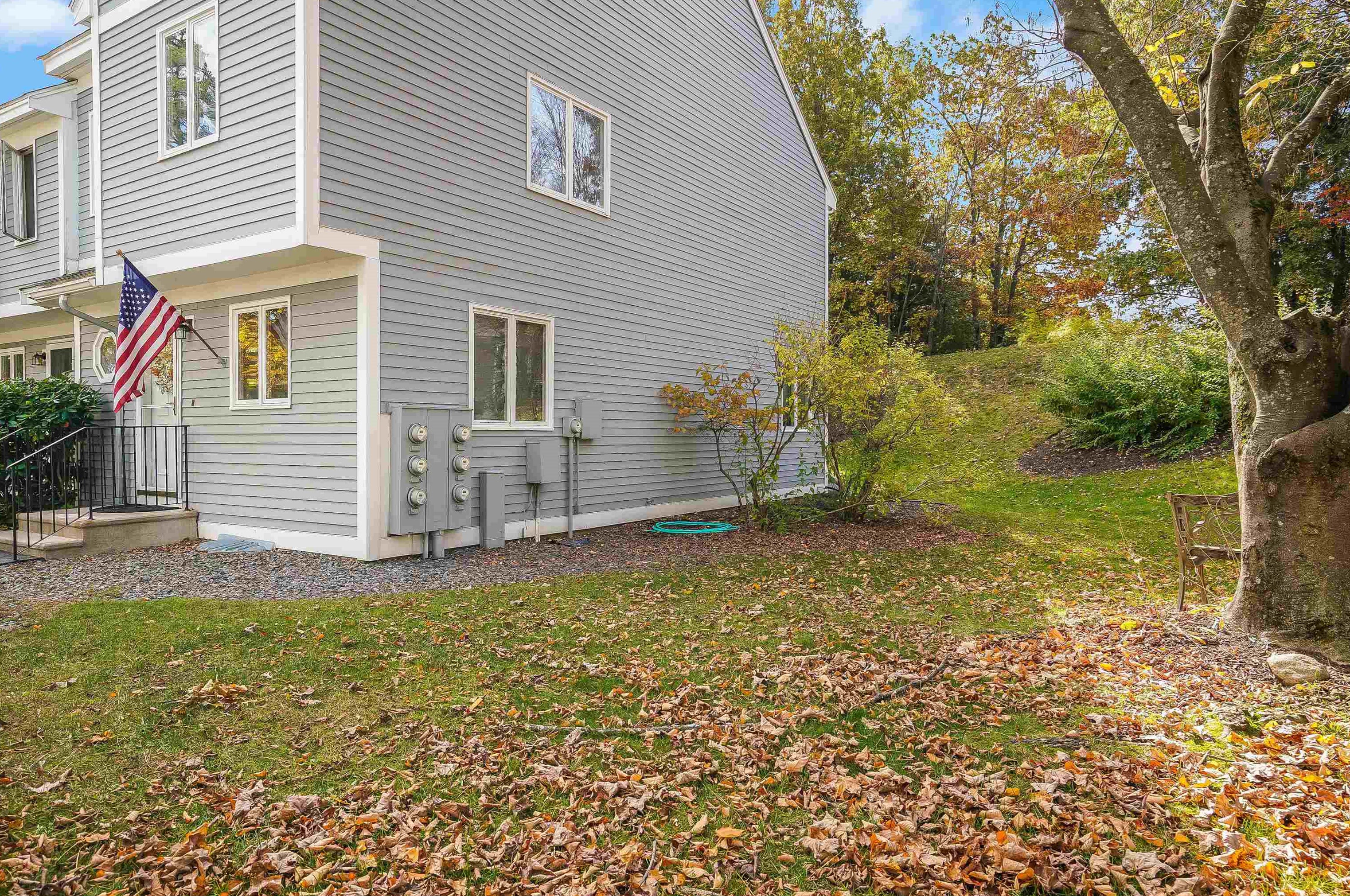 39 Merrimack Dr, Merrimack NH  03054-4850 exterior