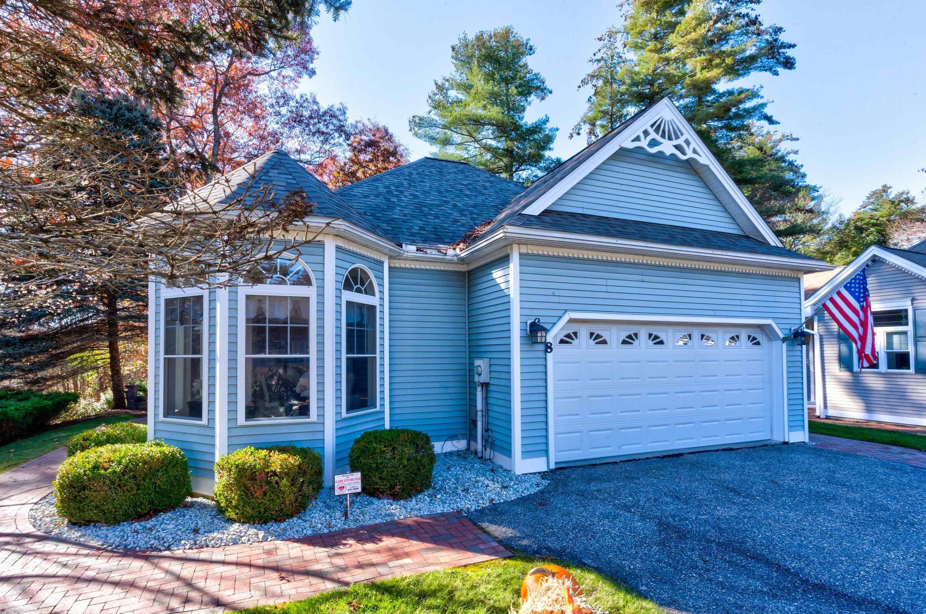 8 Houston Dr, Nashua, NH 03062
