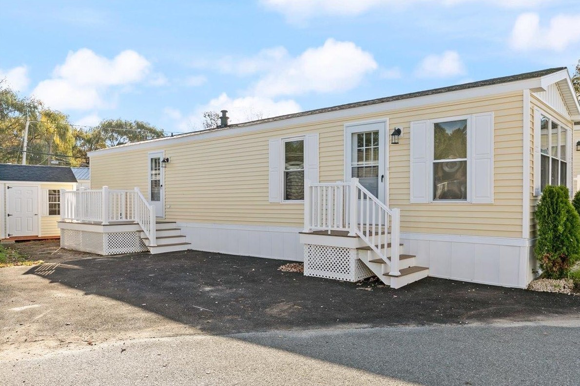 85 Brookwood Dr, Salem, NH 03079