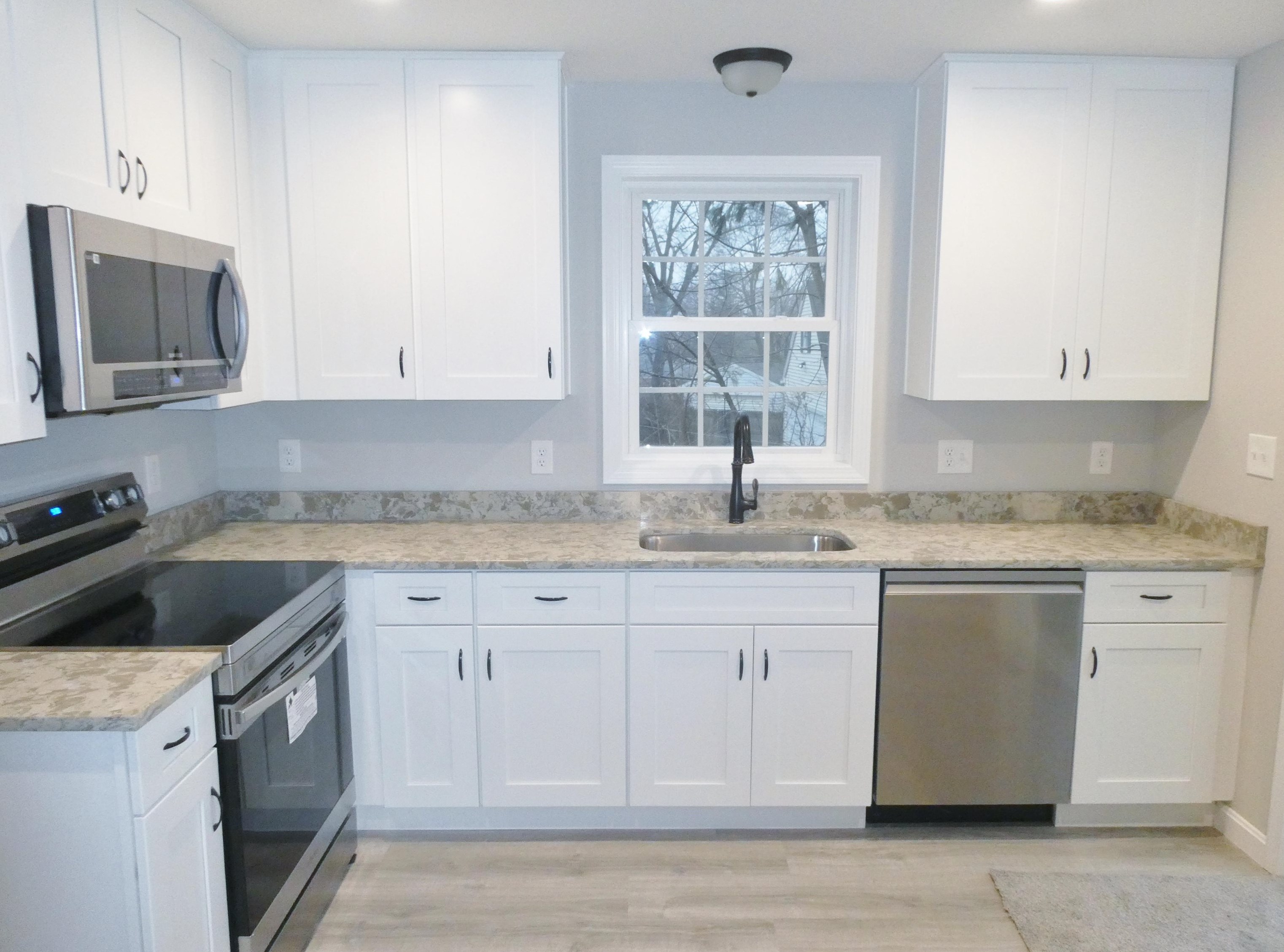 27 Foch St, Manchester NH  03104-5619 exterior