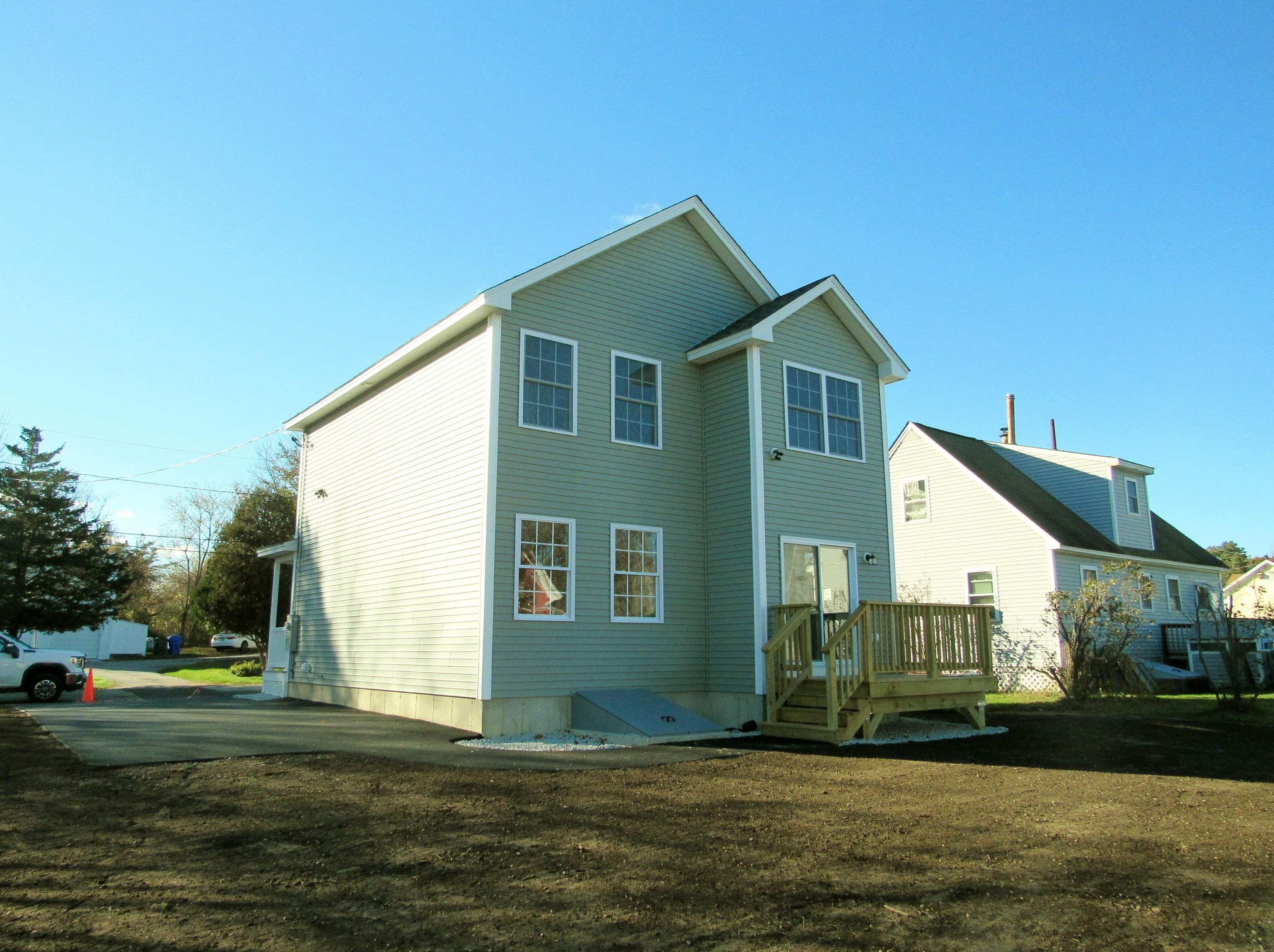 27 Foch St, Manchester NH  03104-5619 exterior