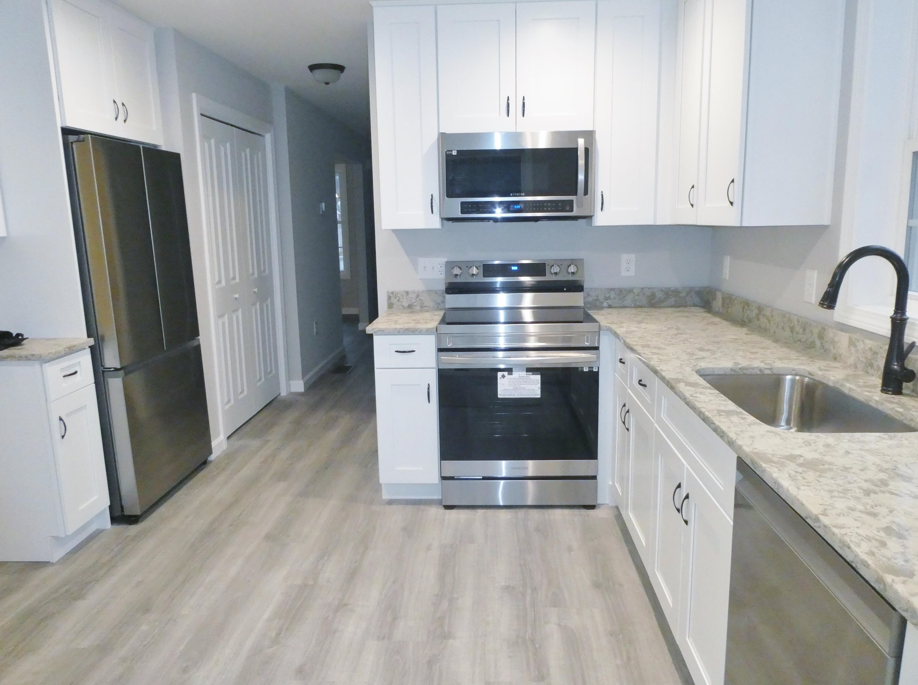 27 Foch St, Manchester NH  03104-5619 exterior