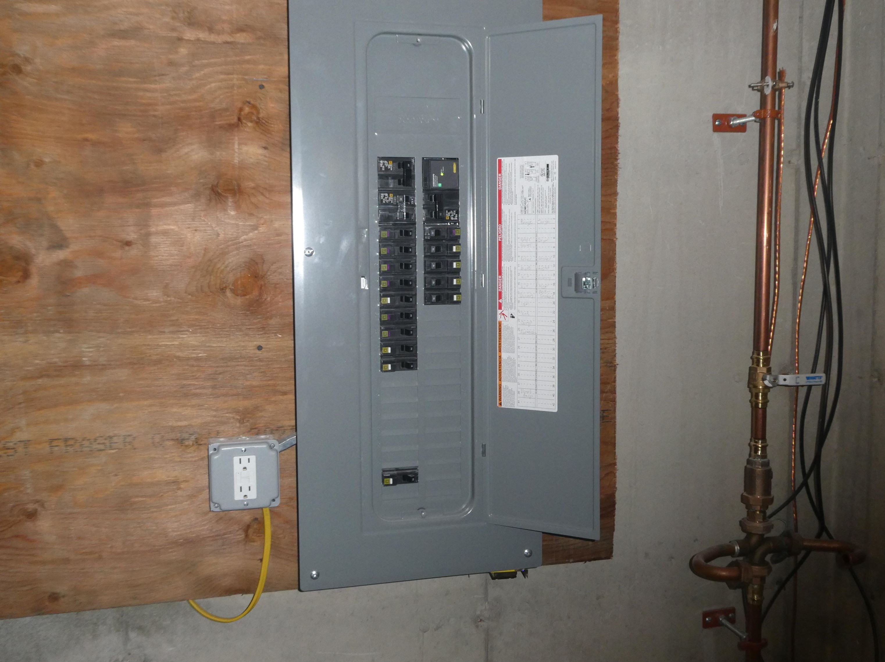 27 Foch St, Manchester NH  03104-5619 exterior