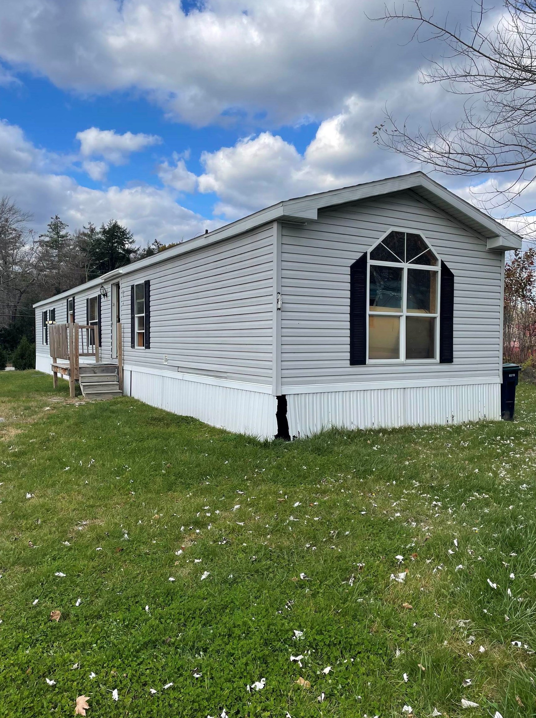 4 Quinn St, Tilton, NH 03276