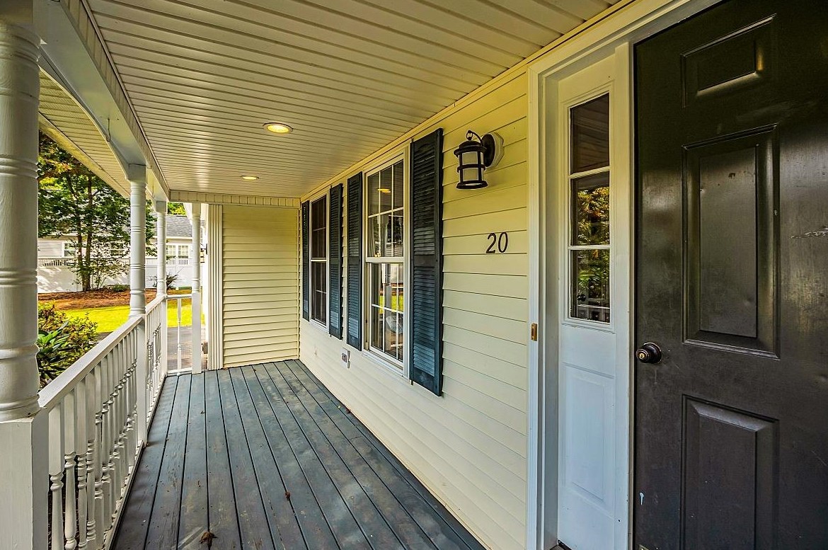 20 Conifer Ln, Amherst, NH 03031