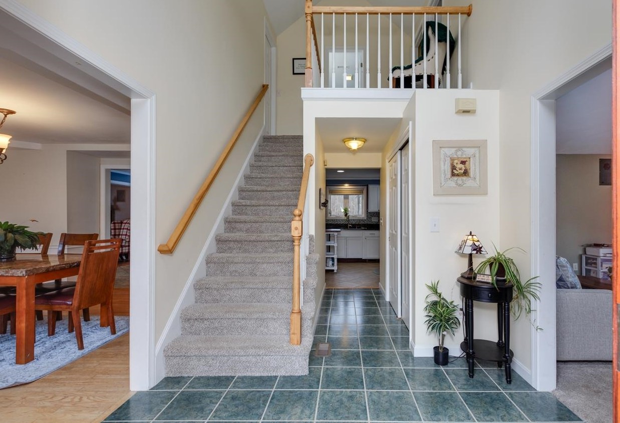 4 Wethersfield Dr, Tilton, NH 03276