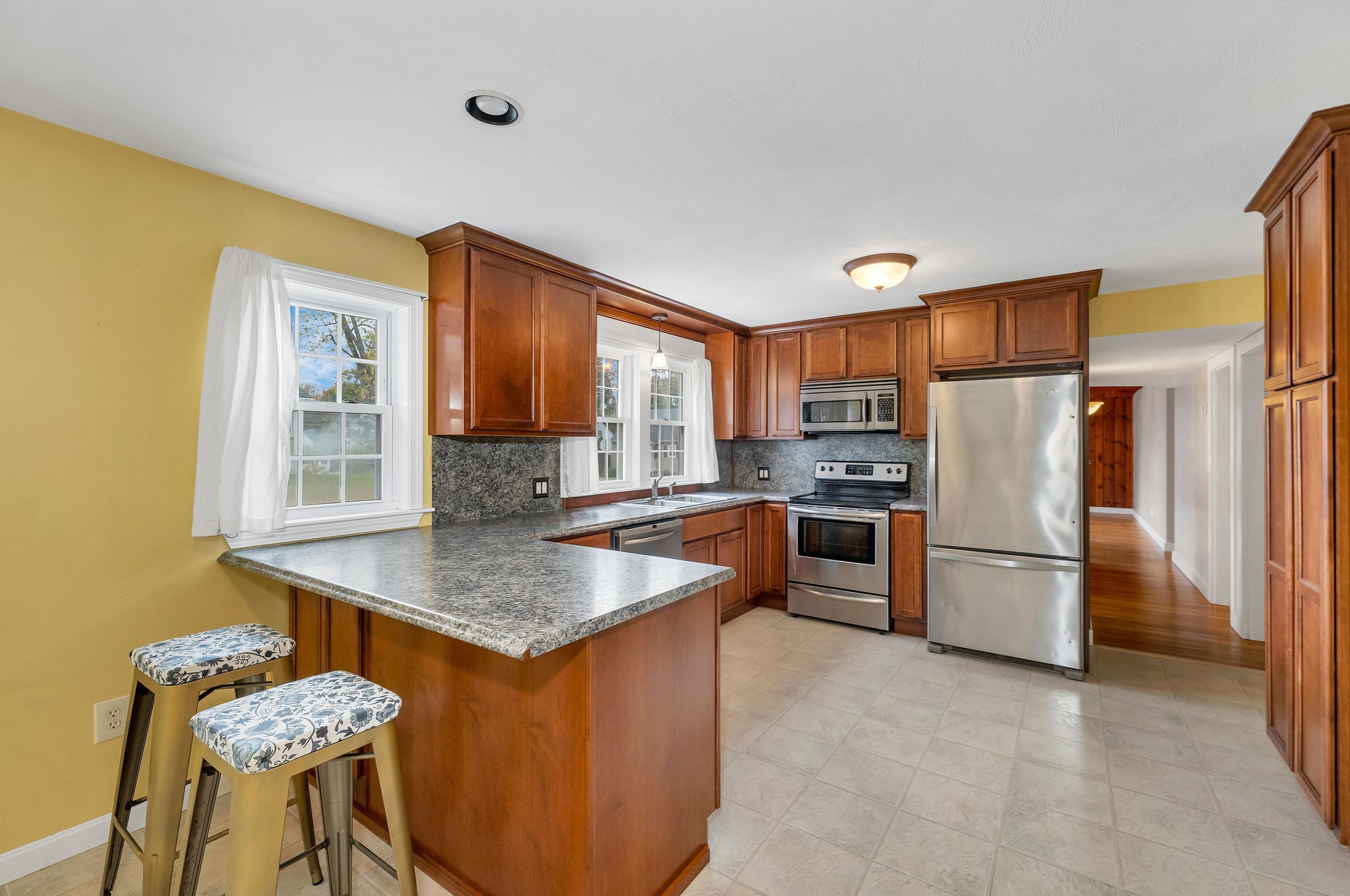 144 Oakland Ave, Manchester, NH 03109-4406