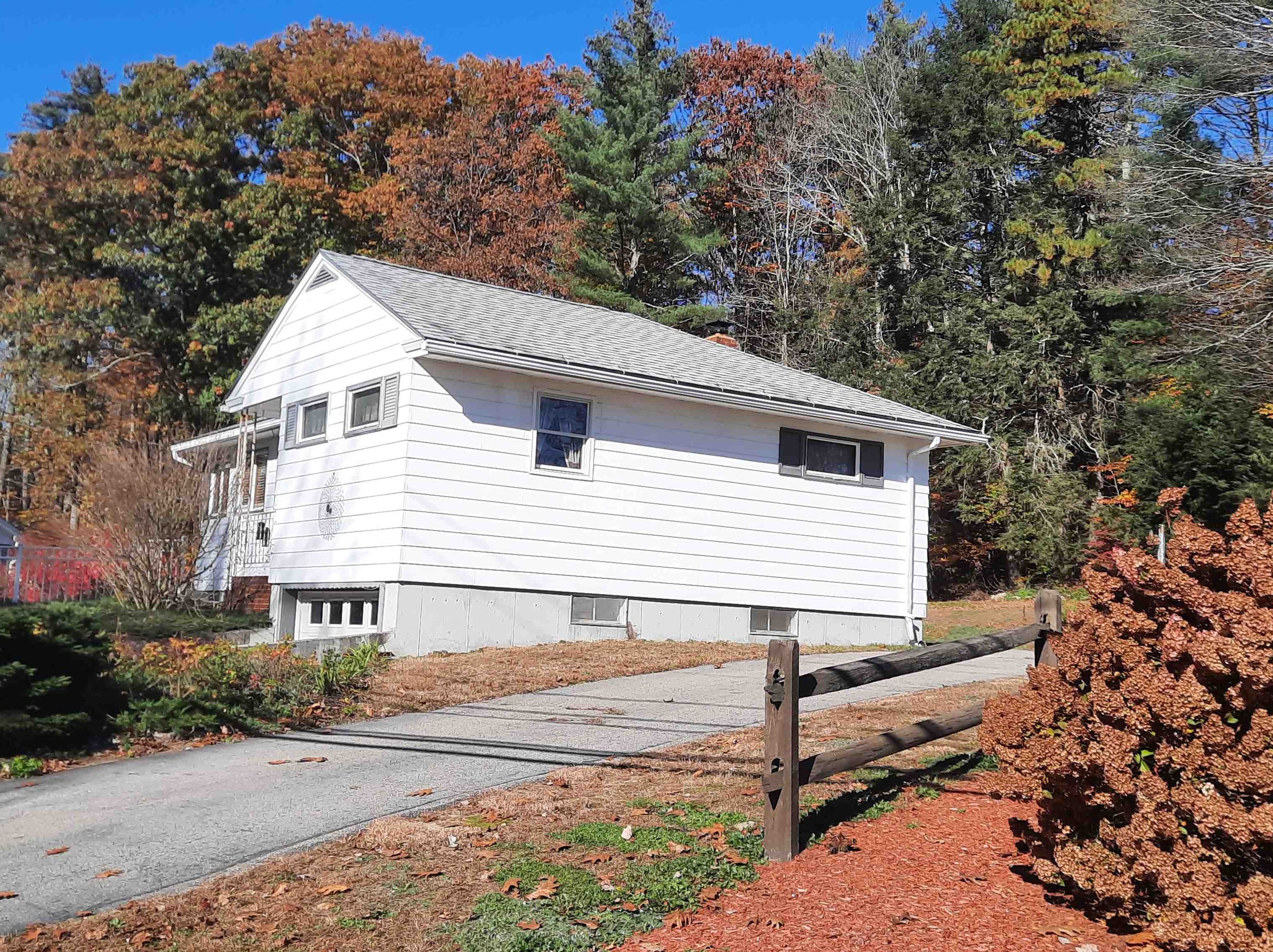39 Oak St, Rochester, NH 03839