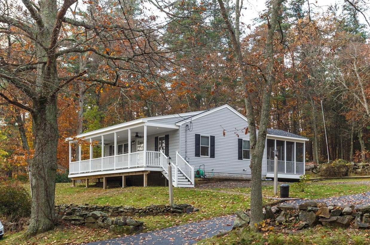 8 Walnut Hl Rd, Sandown, NH 03873