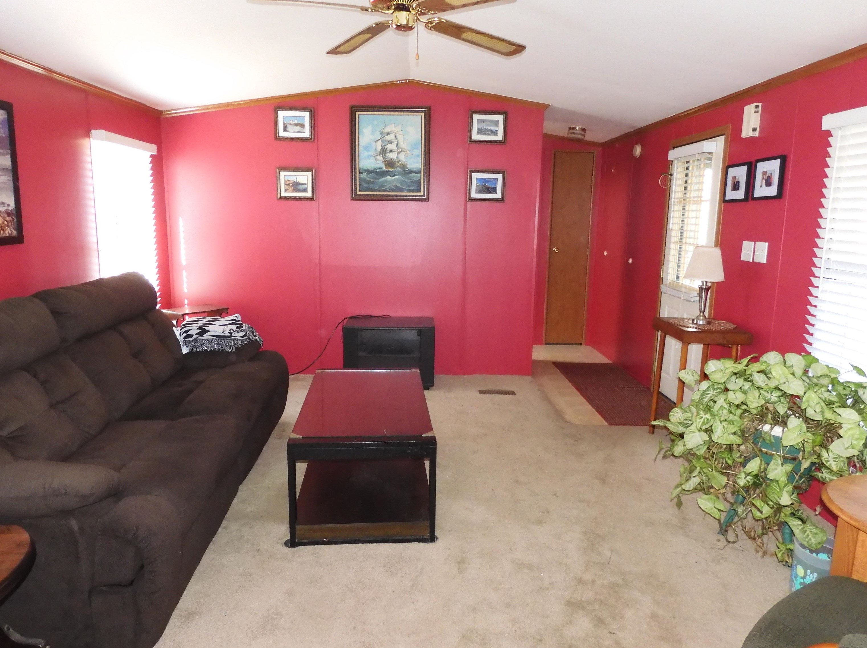 12 Trailerhome Dr, Salem, NH 03079