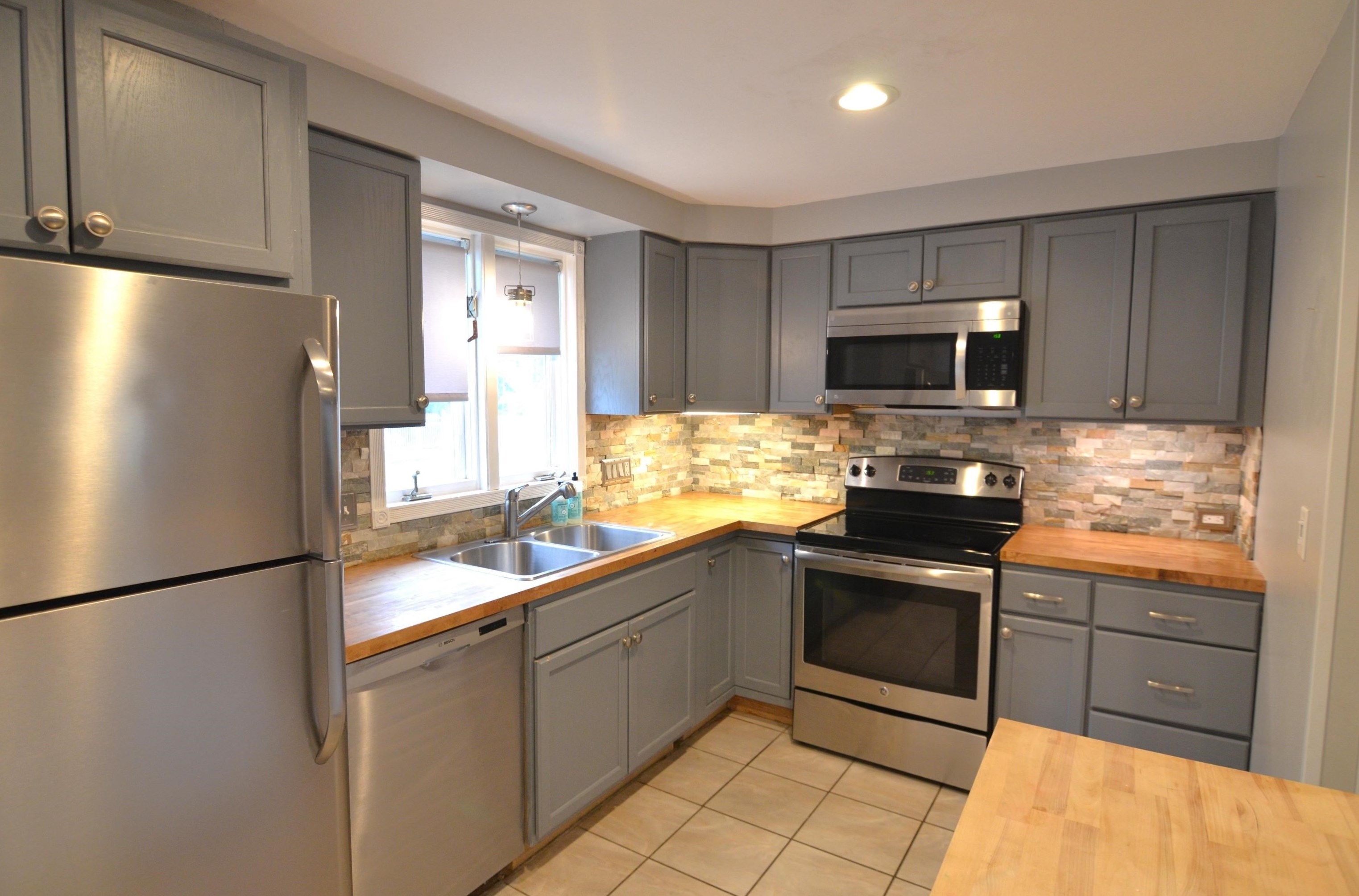 8 Clay St, Merrimack NH  03054-3248 exterior