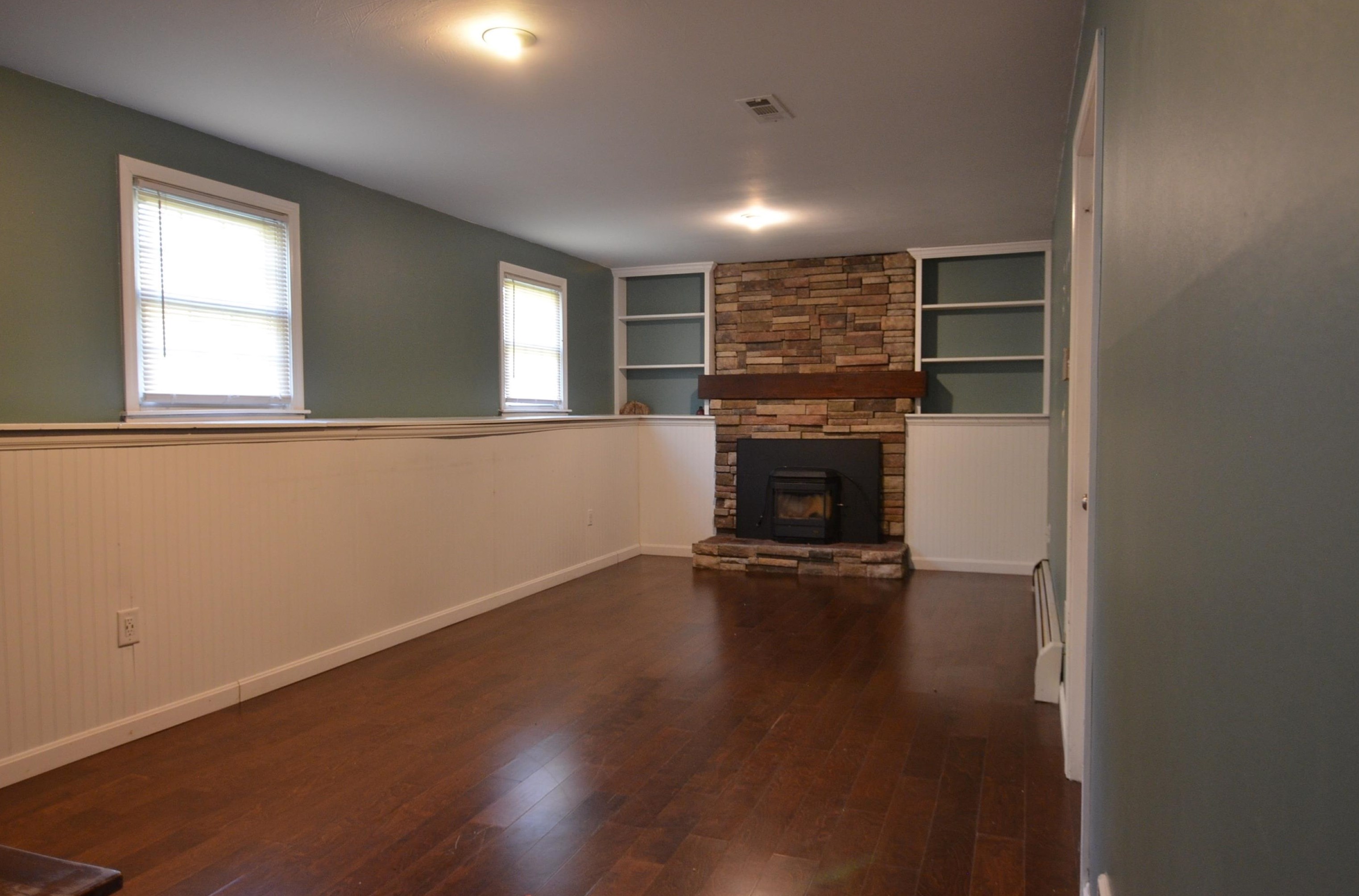 8 Clay St, Merrimack NH  03054-3248 exterior