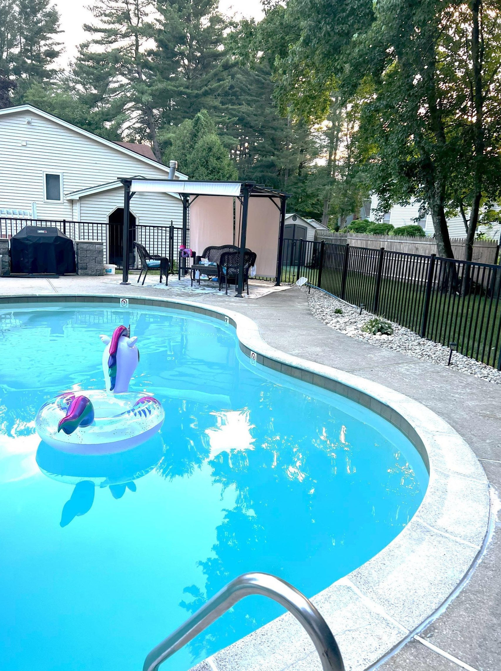 8 Clay St, Merrimack NH  03054-3248 exterior