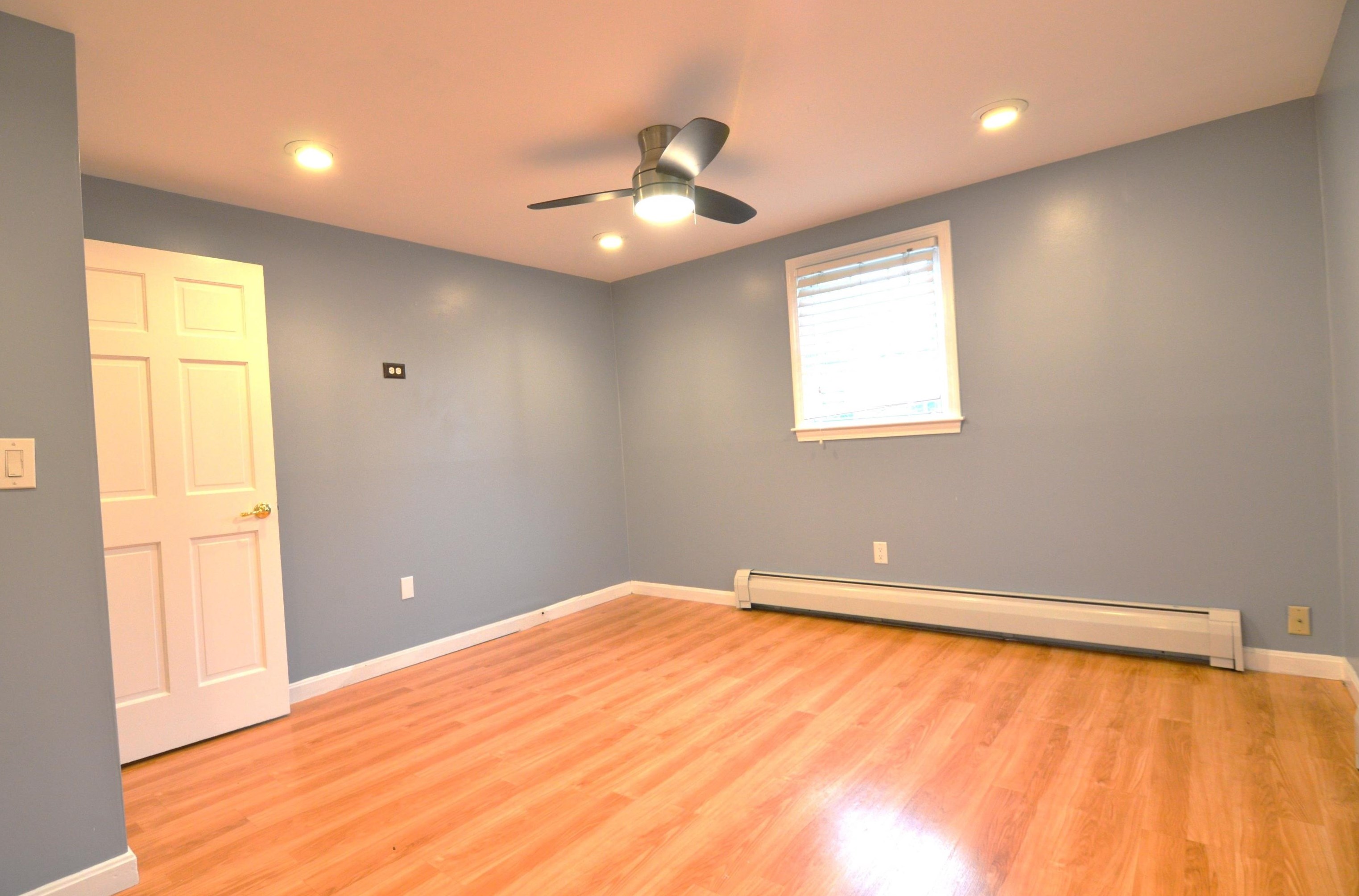 8 Clay St, Merrimack NH  03054-3248 exterior