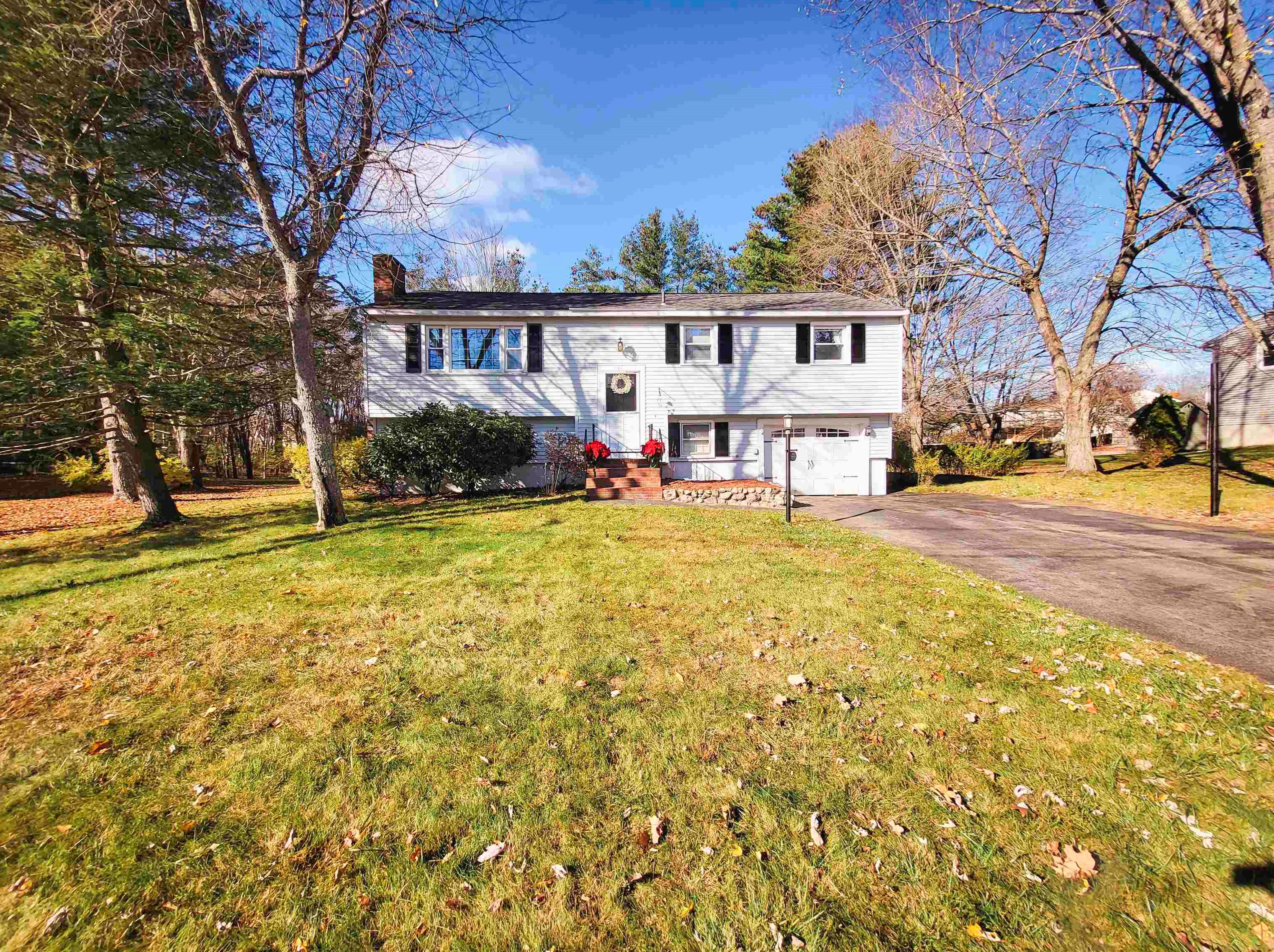 17 Matthias St, Salem, NH 03079