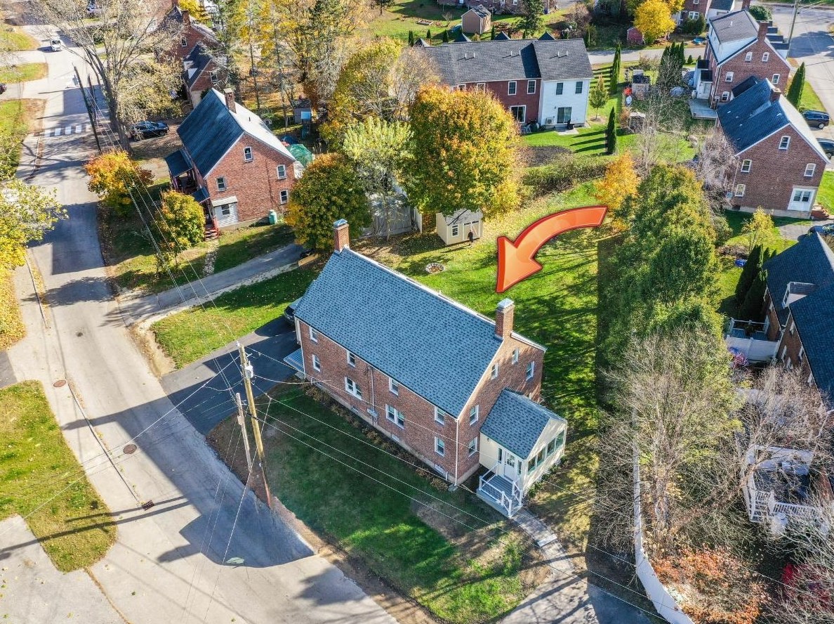 11 Cedar St #b, Newmarket, NH 03857