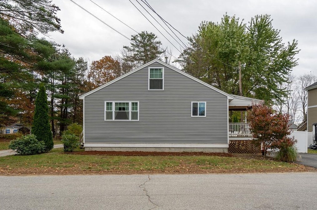 49 Mill St, Epping, NH 03042