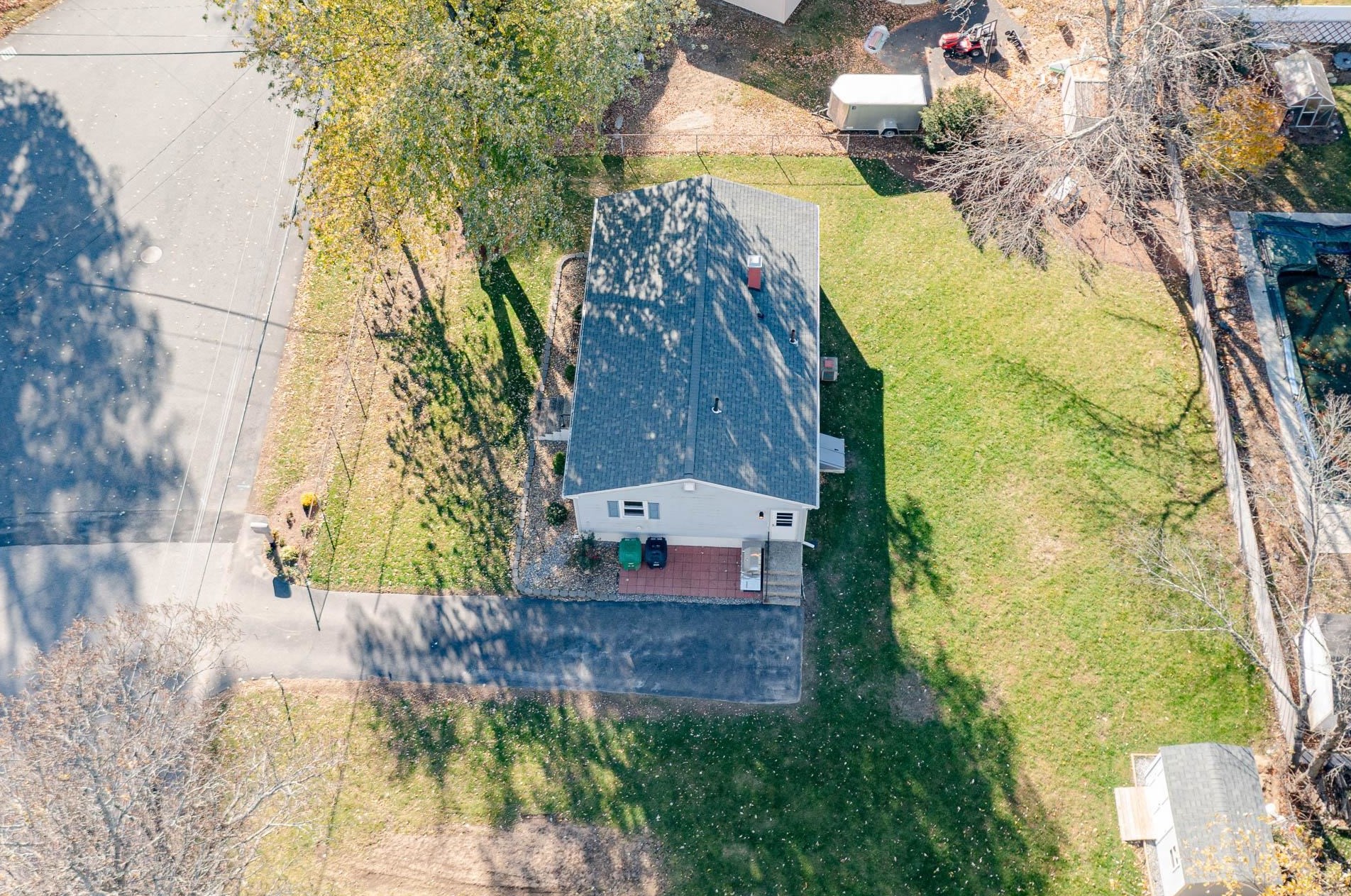4 White Plains Dr, Nashua, NH 03062