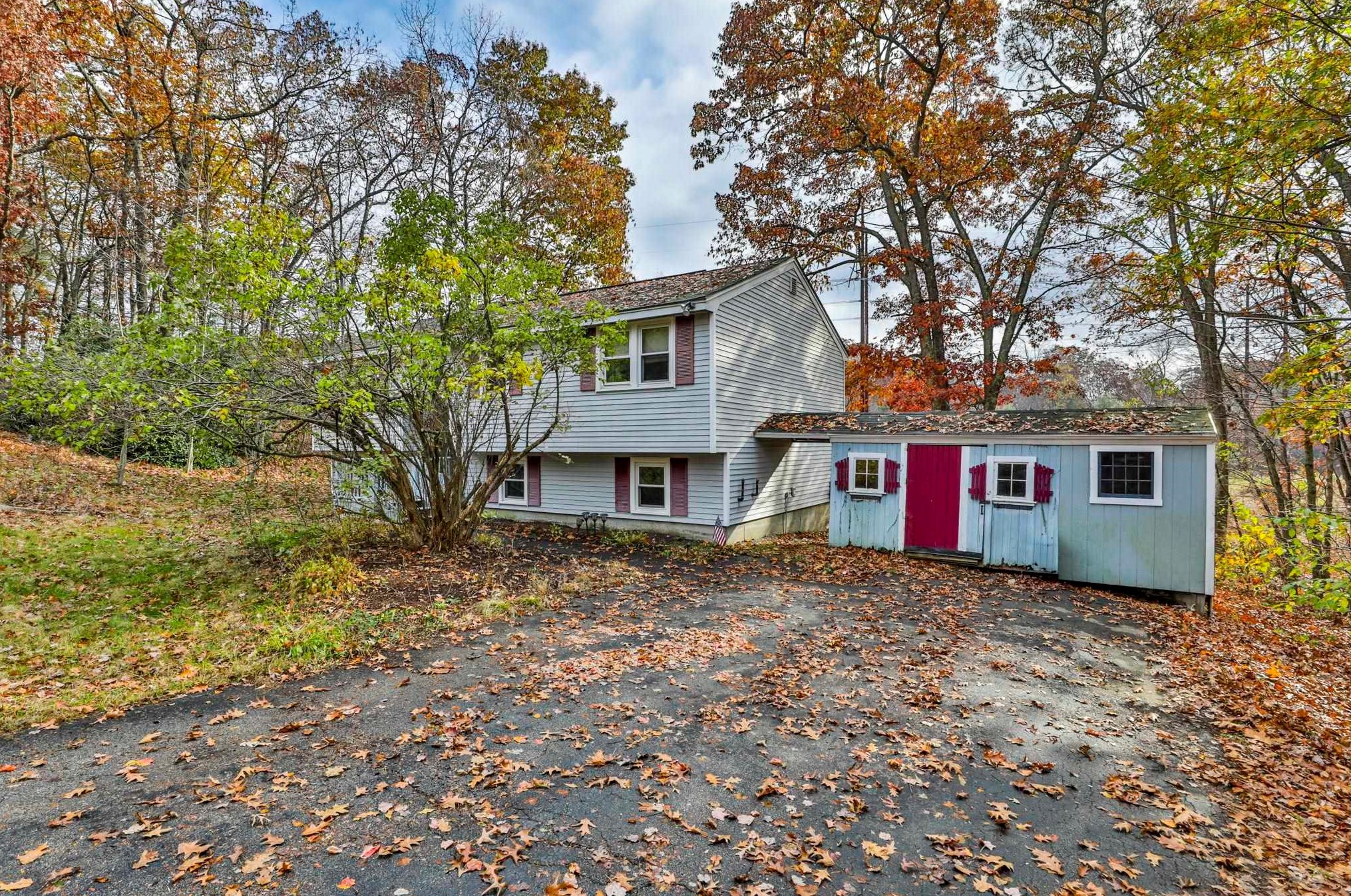 4 Viza Ave, Derry, NH 03038