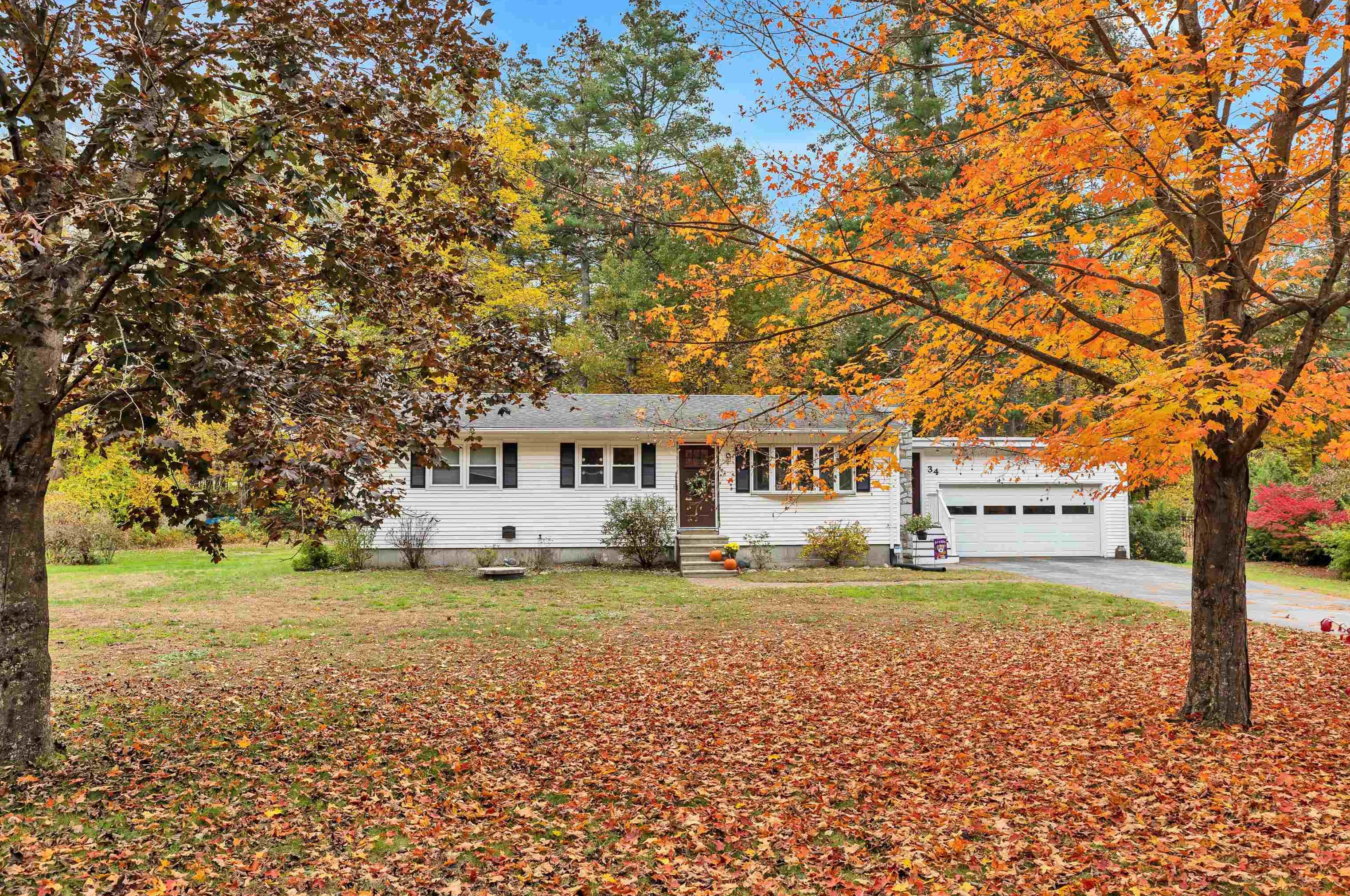 34 Sebbins Pond Dr, Manchester NH  03110-6630 exterior