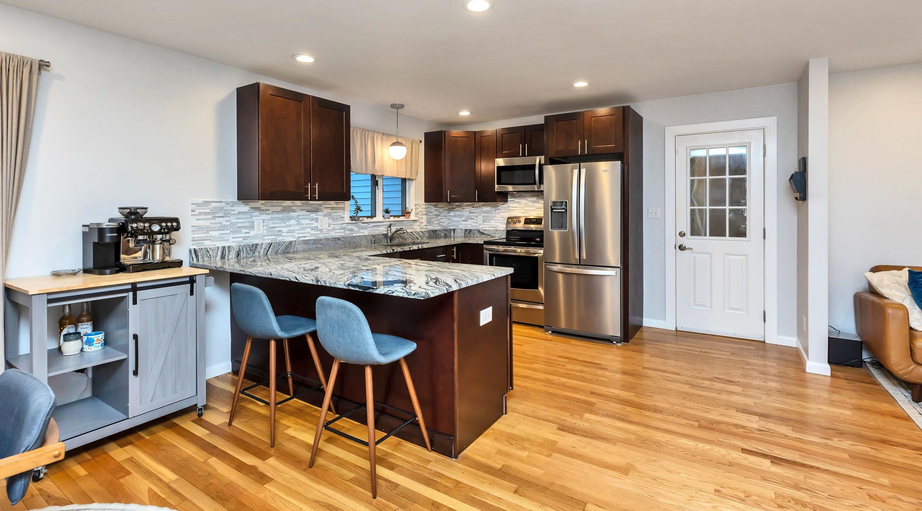 34 Sebbins Pond Dr, Manchester NH  03110-6630 exterior