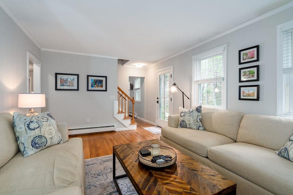 107 Dover Rd, Lee, NH 03824