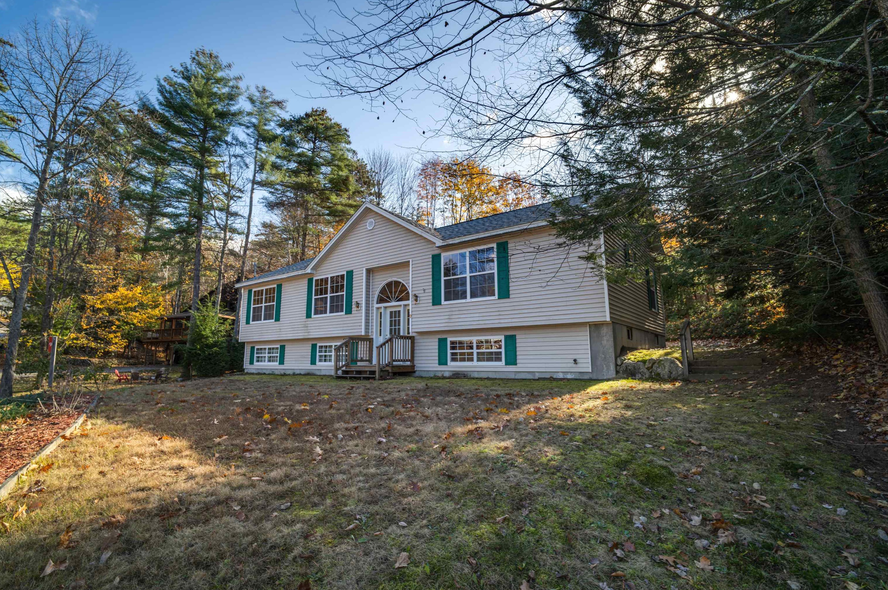 9 Peggys Cove Rd, Alton, NH 03809