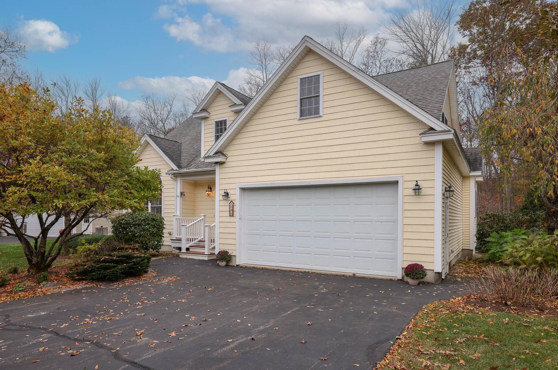 16 Vineyard Dr, Stratham, NH 03885