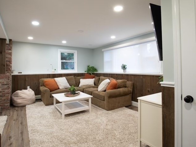 6 Kennedy Dr, Manchester NH  03110-5514 exterior