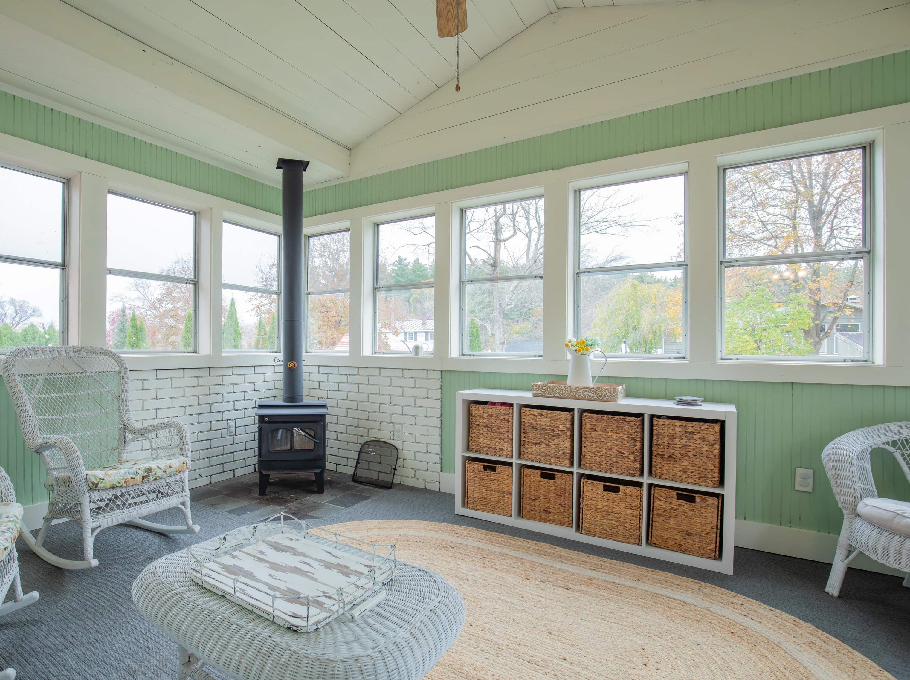 6 Kennedy Dr, Manchester NH  03110-5514 exterior