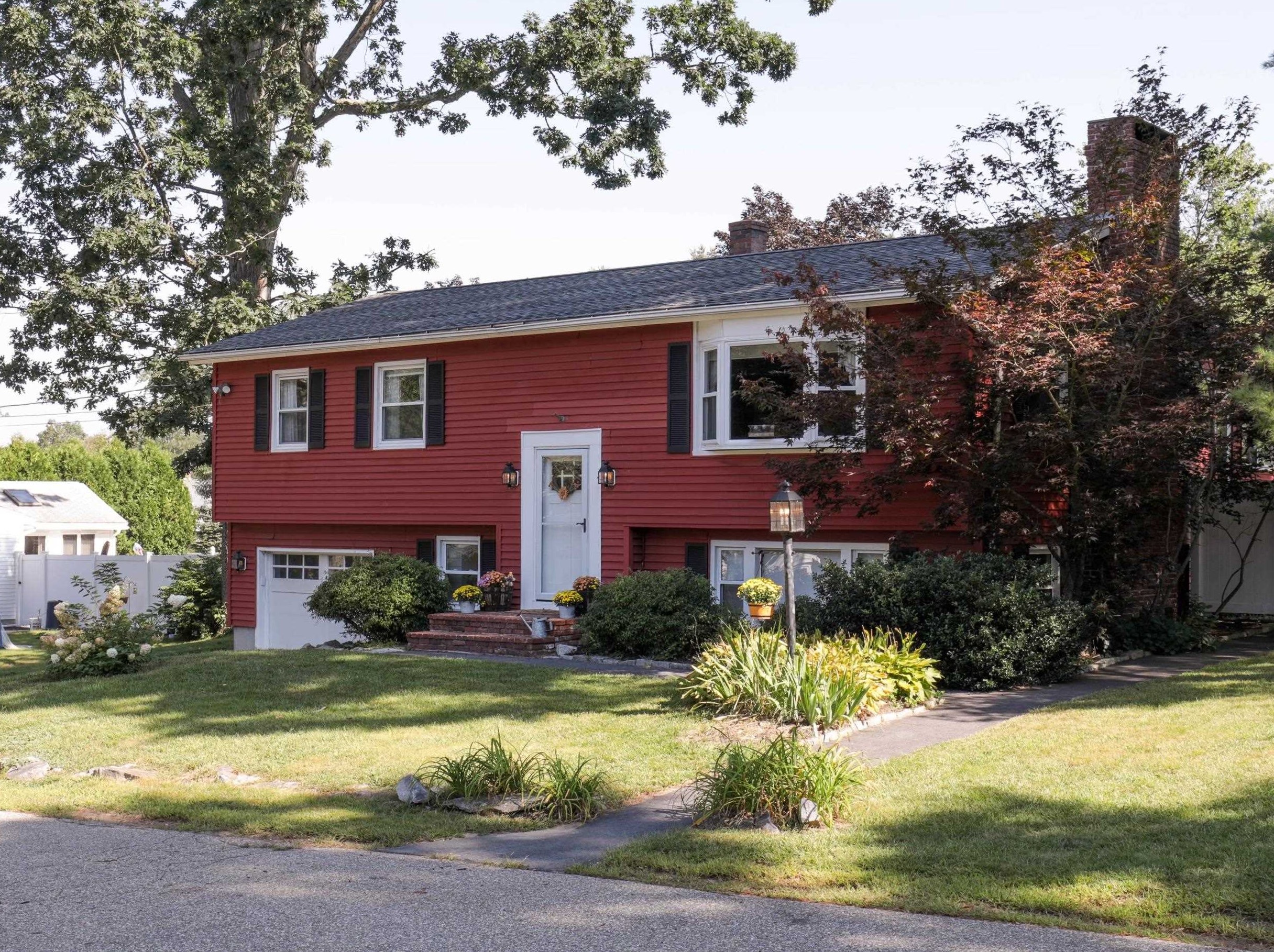 6 Kennedy Dr, Manchester, NH 03110-5514