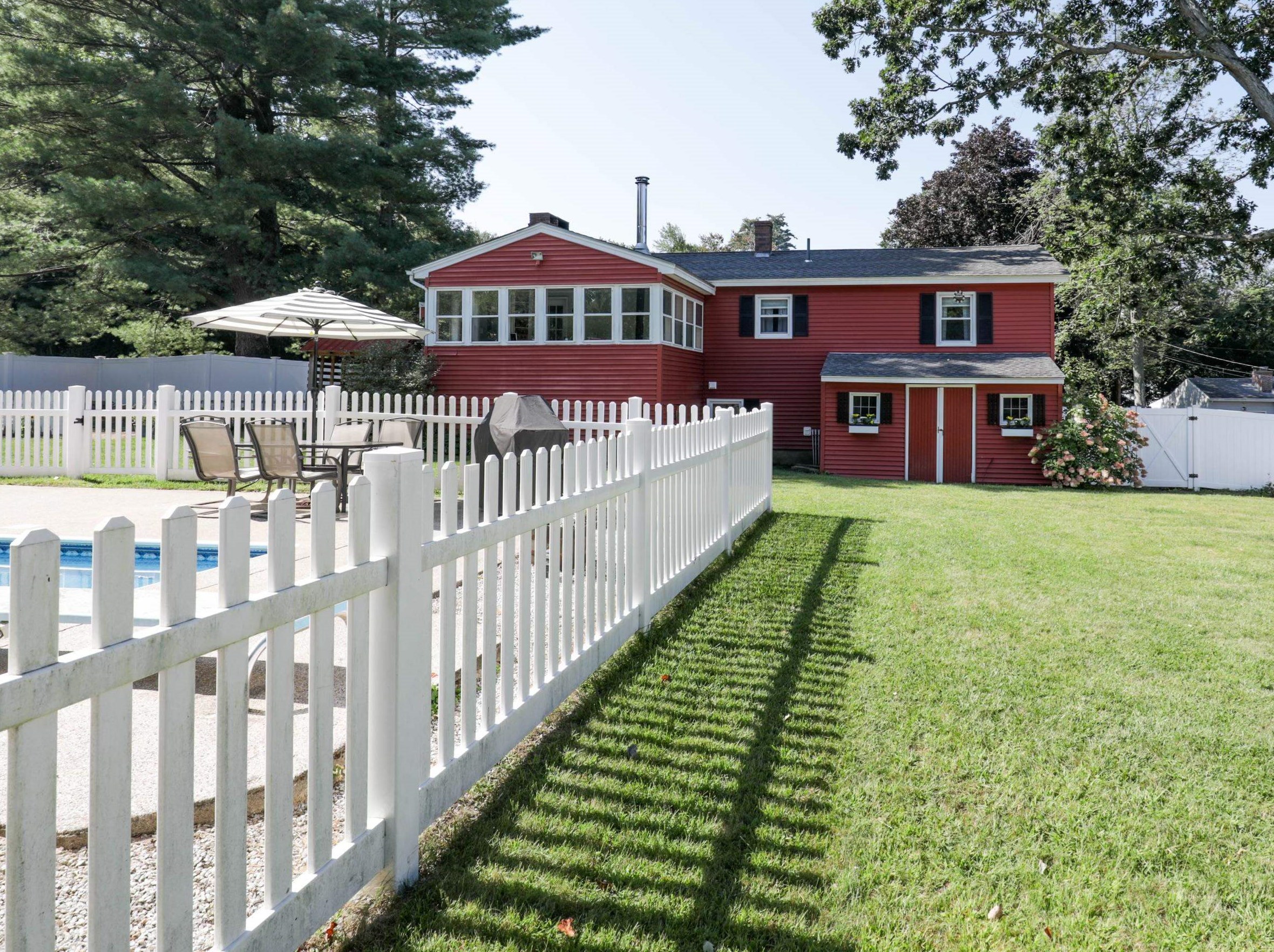 6 Kennedy Dr, Manchester NH  03110-5514 exterior