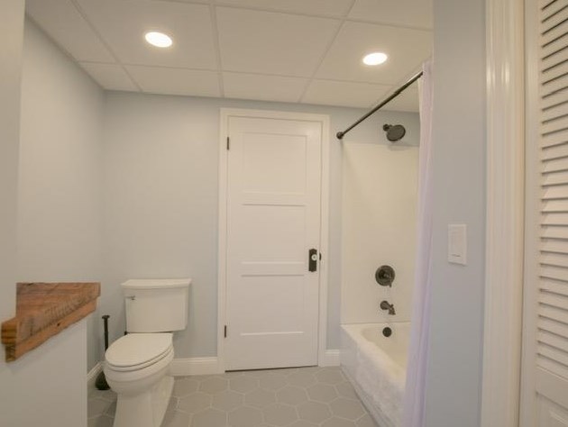 6 Kennedy Dr, Manchester NH  03110-5514 exterior