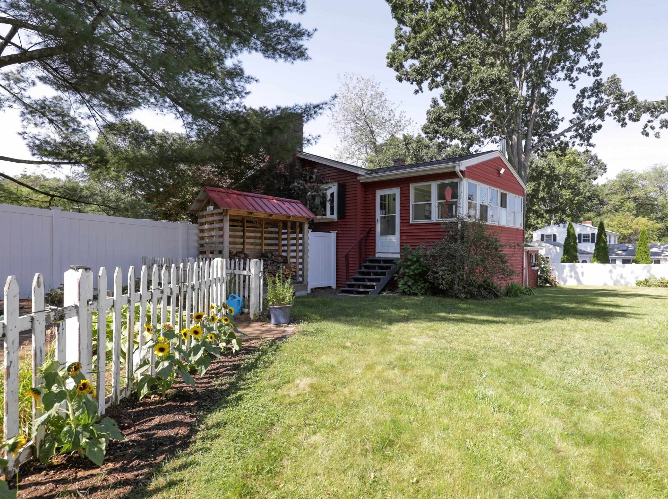 6 Kennedy Dr, Manchester NH  03110-5514 exterior