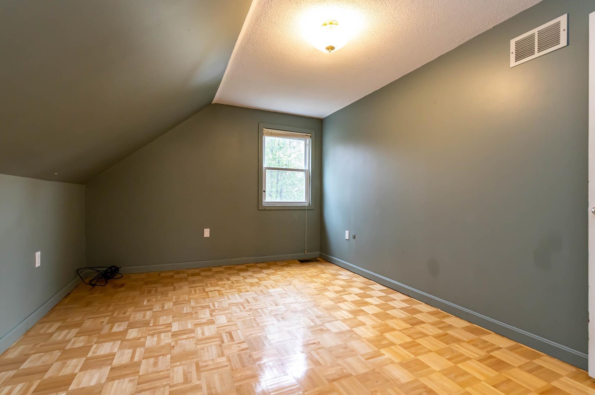 171 Highland St, Hudson NH  03051-3806 exterior