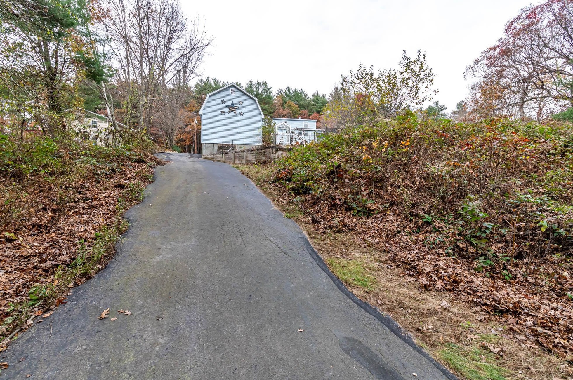 171 Highland St, Hudson NH  03051-3806 exterior