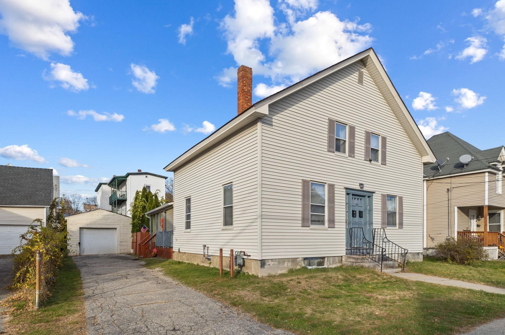 312 Laurel St, Manchester, NH 03103