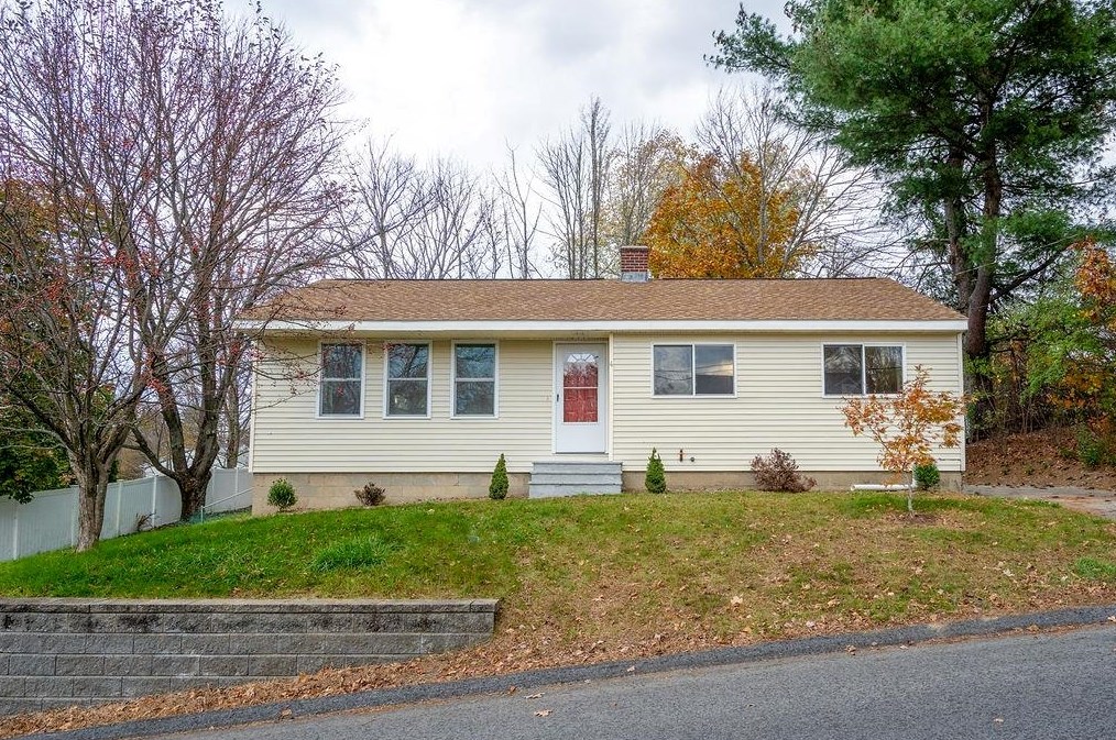 4 Hillcrest Ave, Allenstown, NH 03275