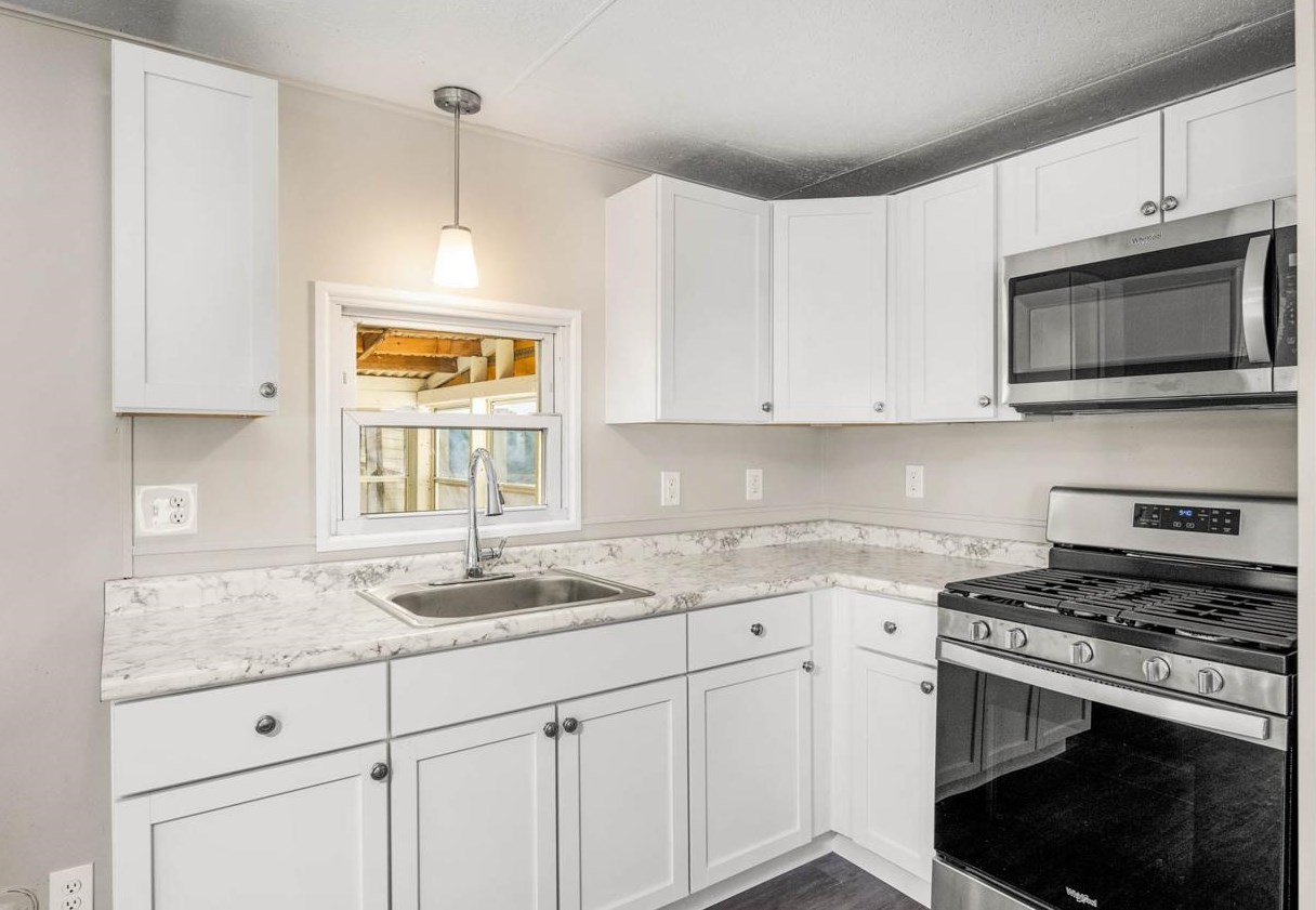 11 York St, Nashua, NH 03063