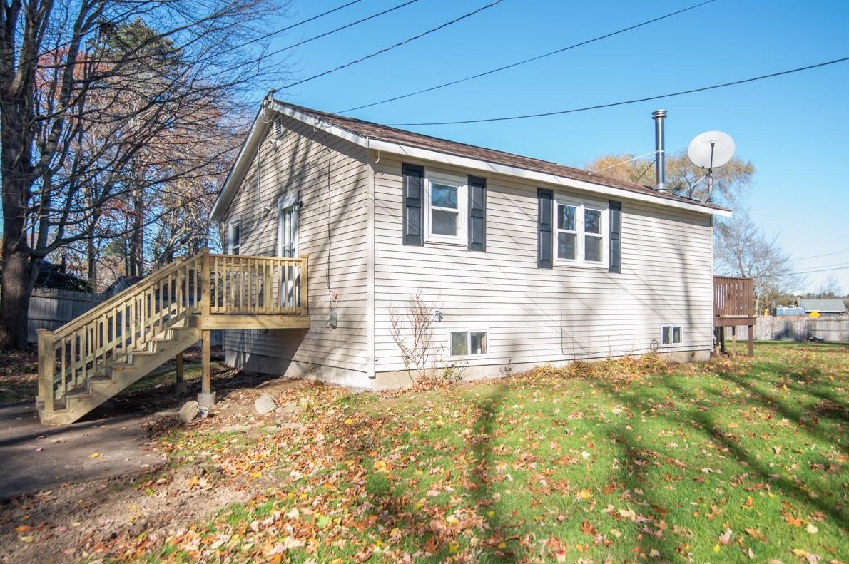 14 Babscott Ln, Kingston, NH 03848