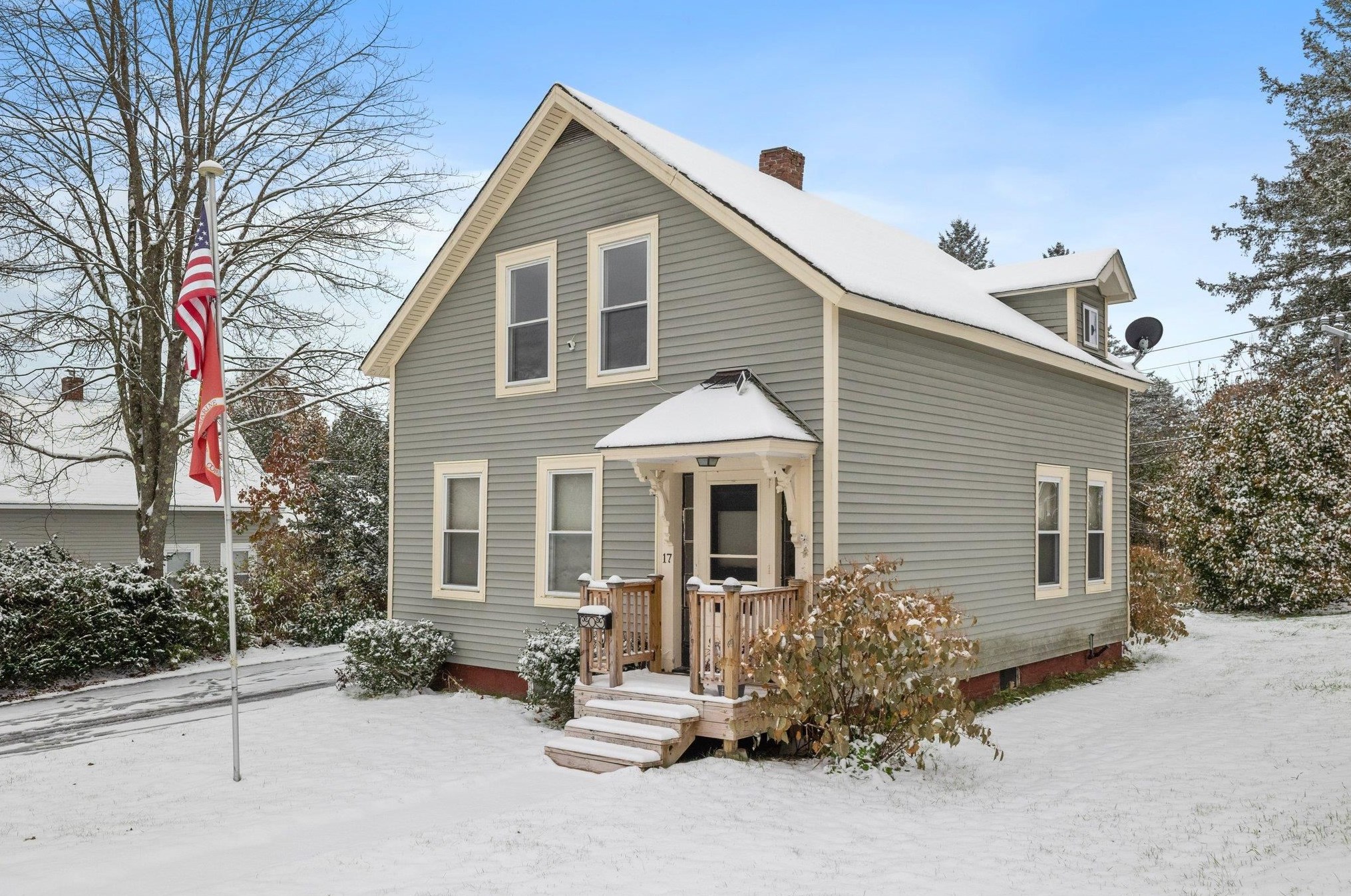17 Mill St, Tilton, NH 03276