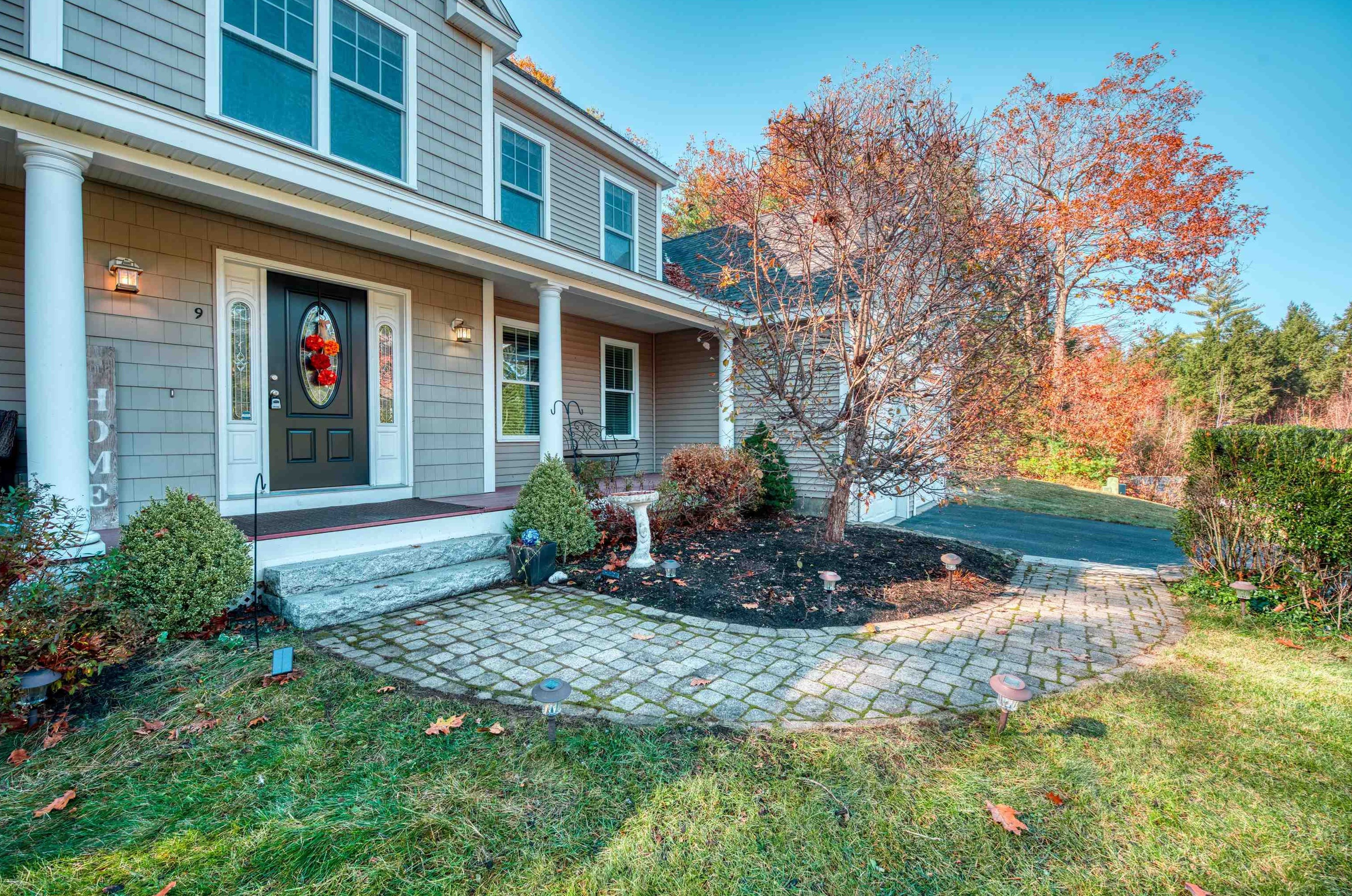 9 Carriage Hill Ln, Dover, NH 03820