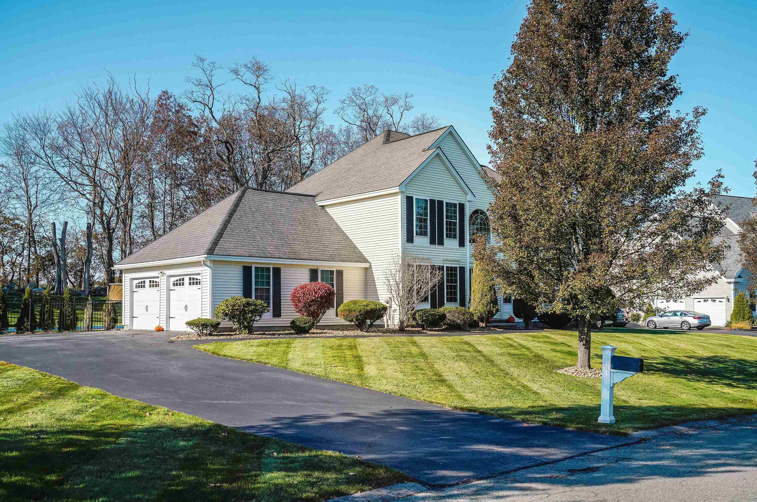 4 Hemlock Ln, Salem, NH 03079