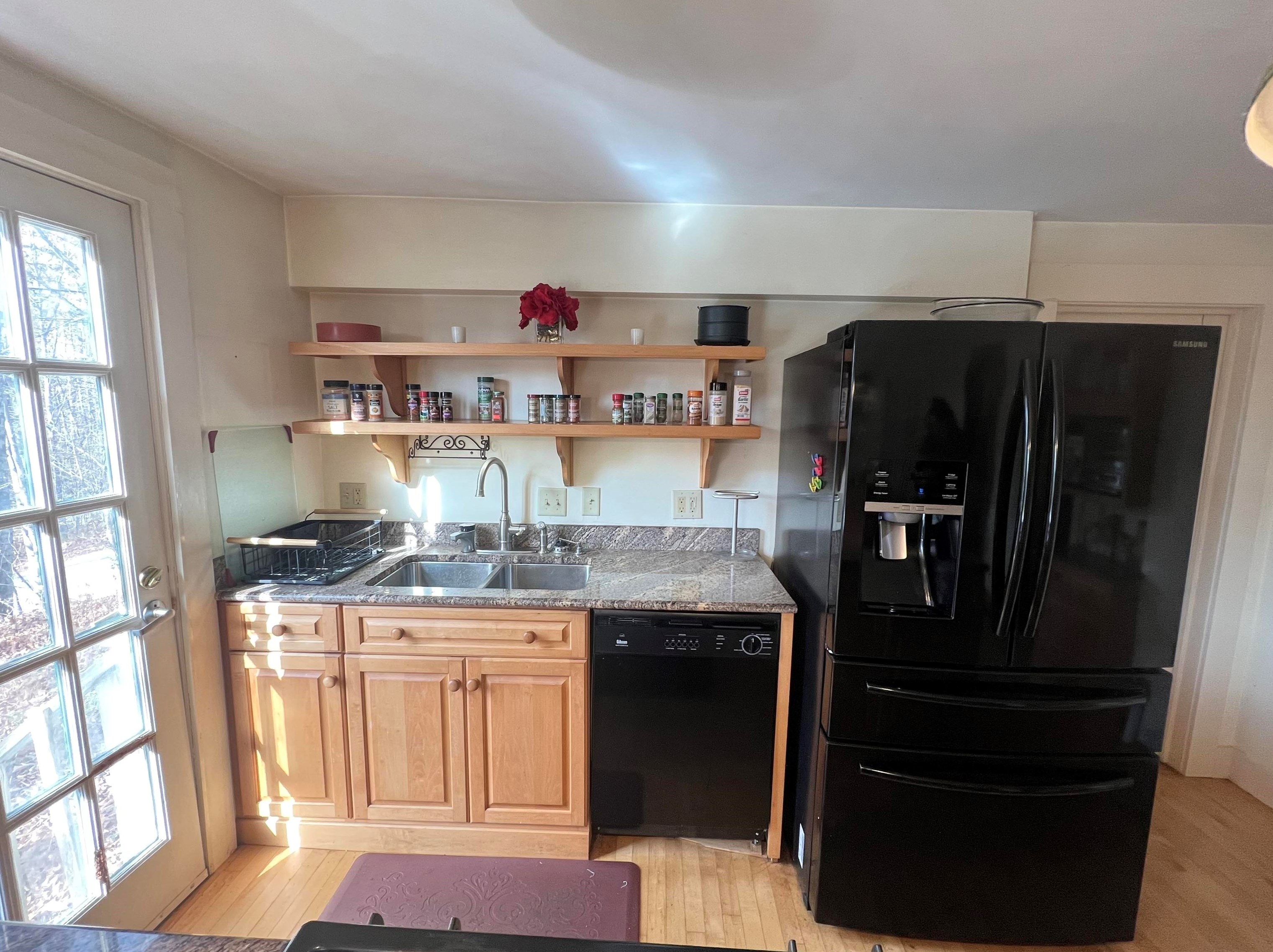 5 Schoolhouse Rd, Unity, NH 03773