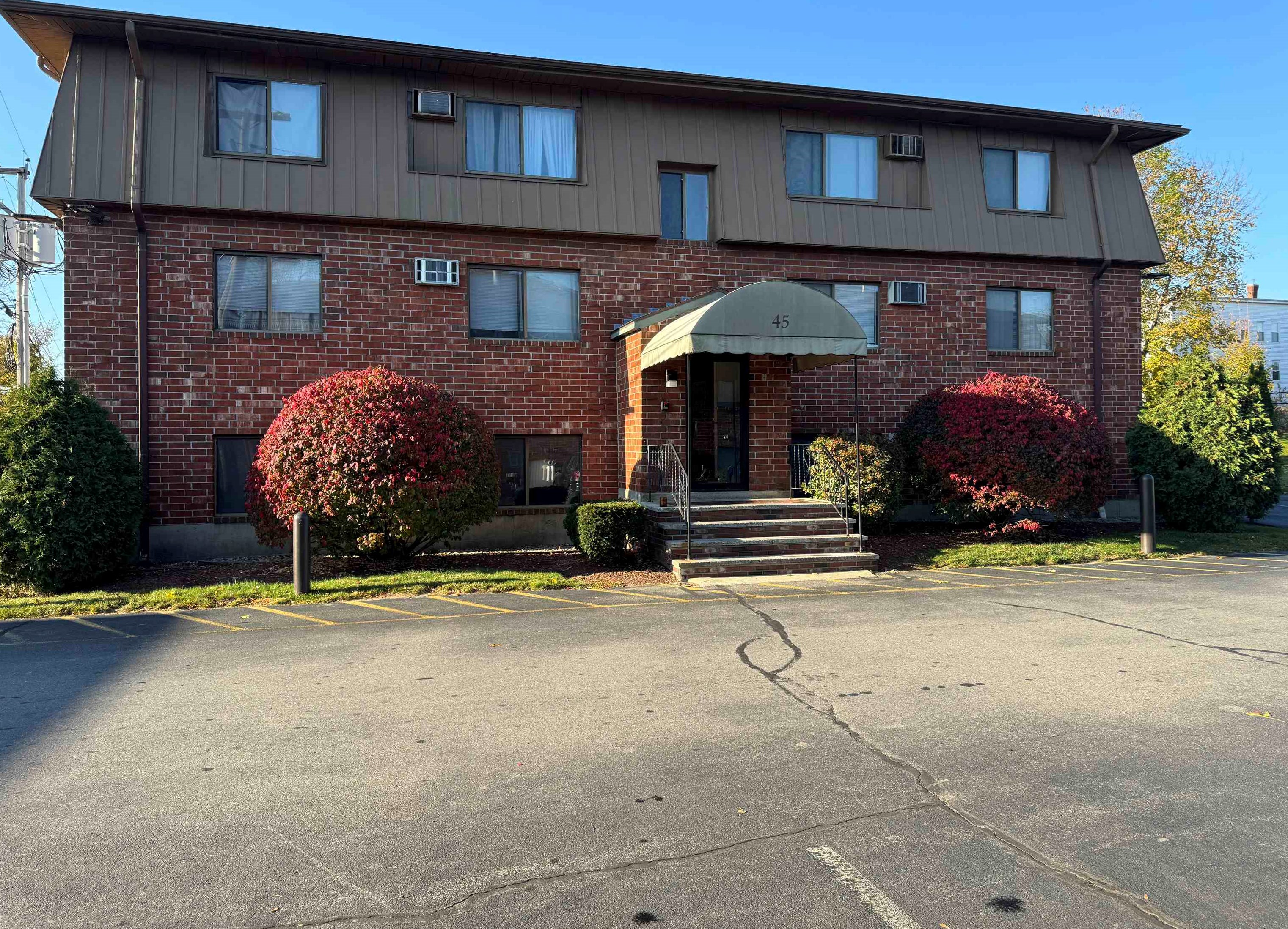45 Log St, Manchester, NH 03102-6715