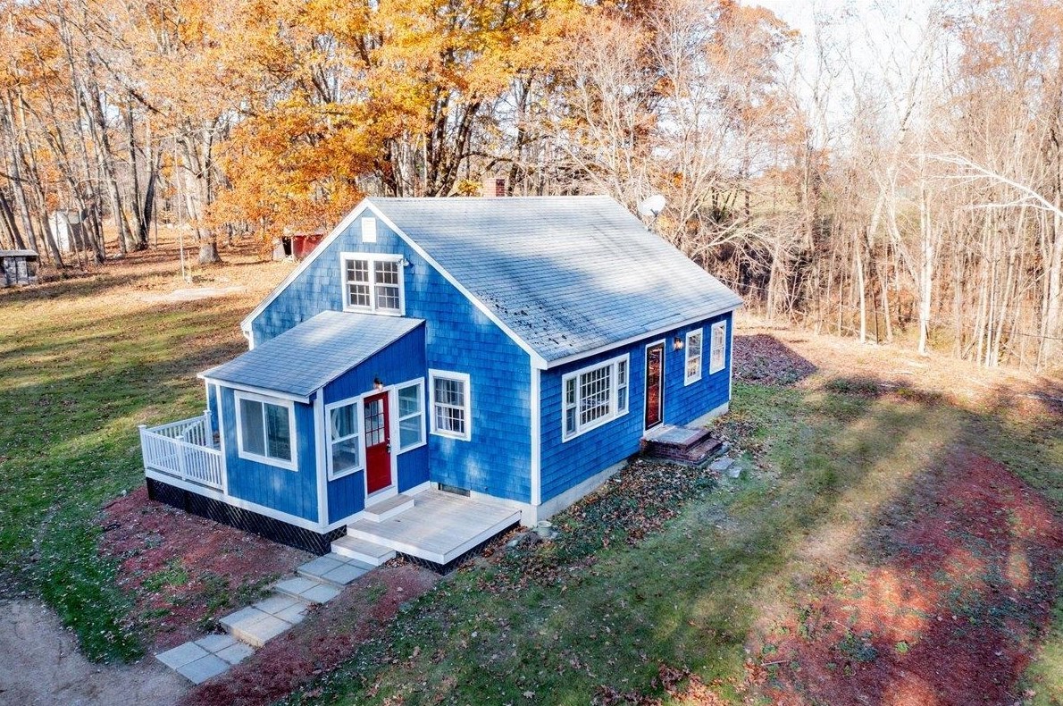 28 Halls Village Rd, Chester, NH 03036