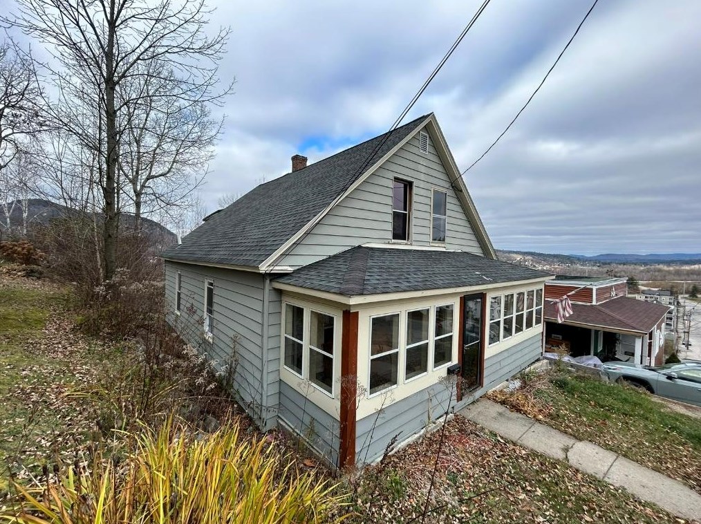 571 Cheshire St, Berlin, NH 03570